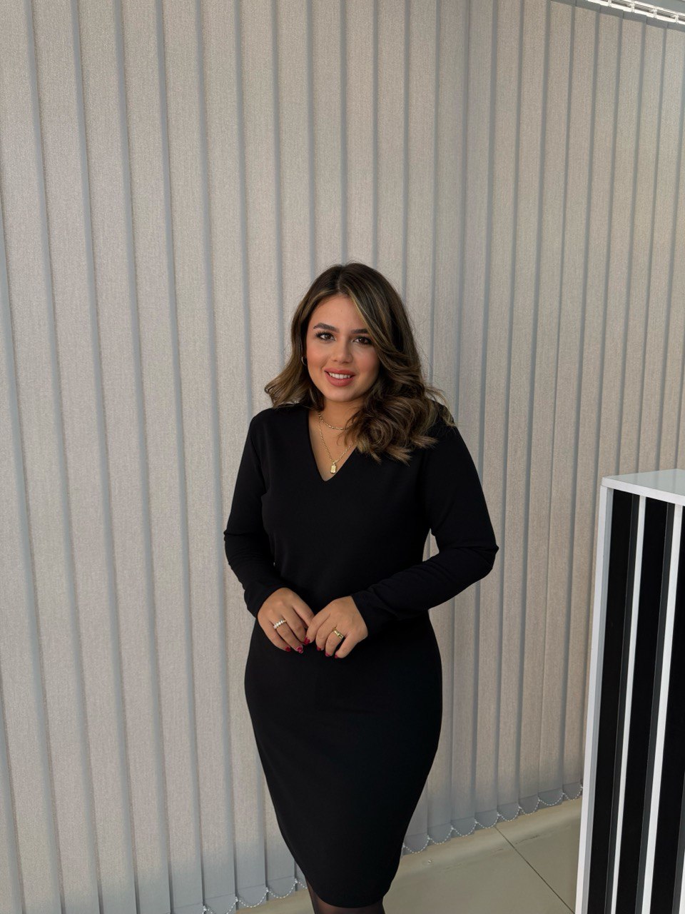 Vatkalı V Yaka Kısa Elbise