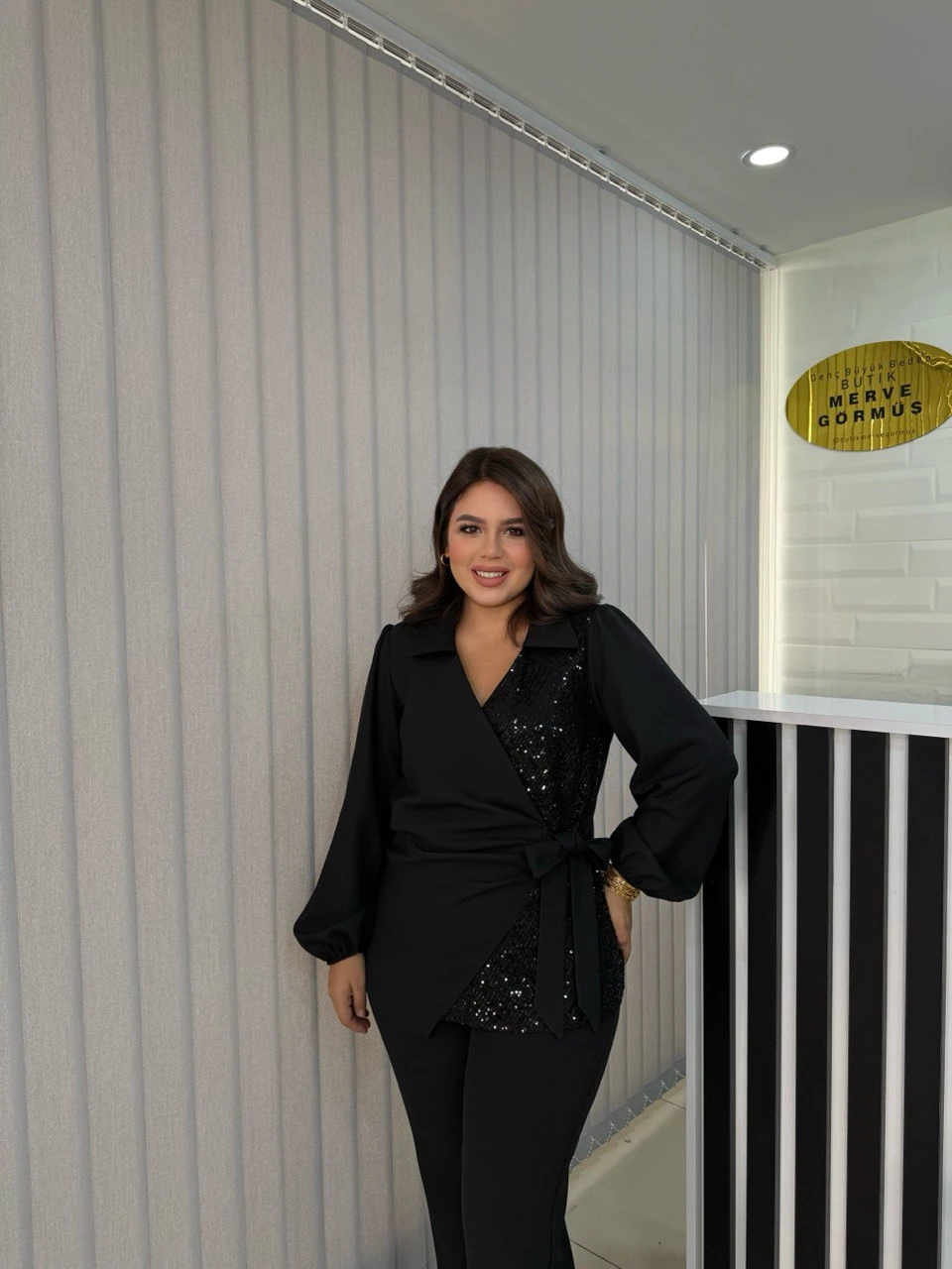 Pul Payetli Bağlama Detaylı Bluz