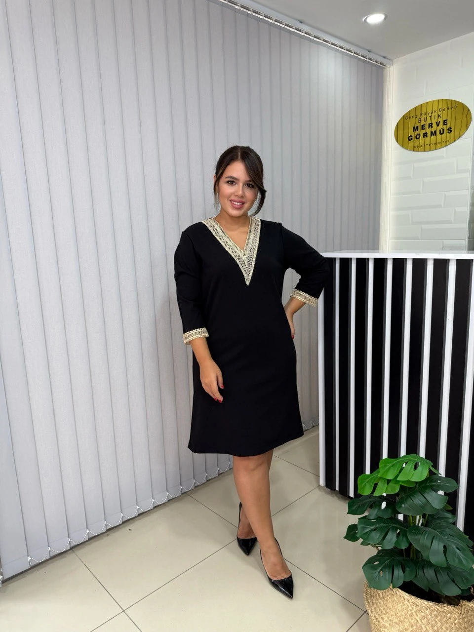 Güpür Detay Likralı Elbise