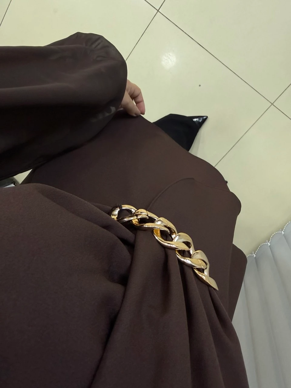 Beli Gold Zincir Detaylı Kruvaze Bluz