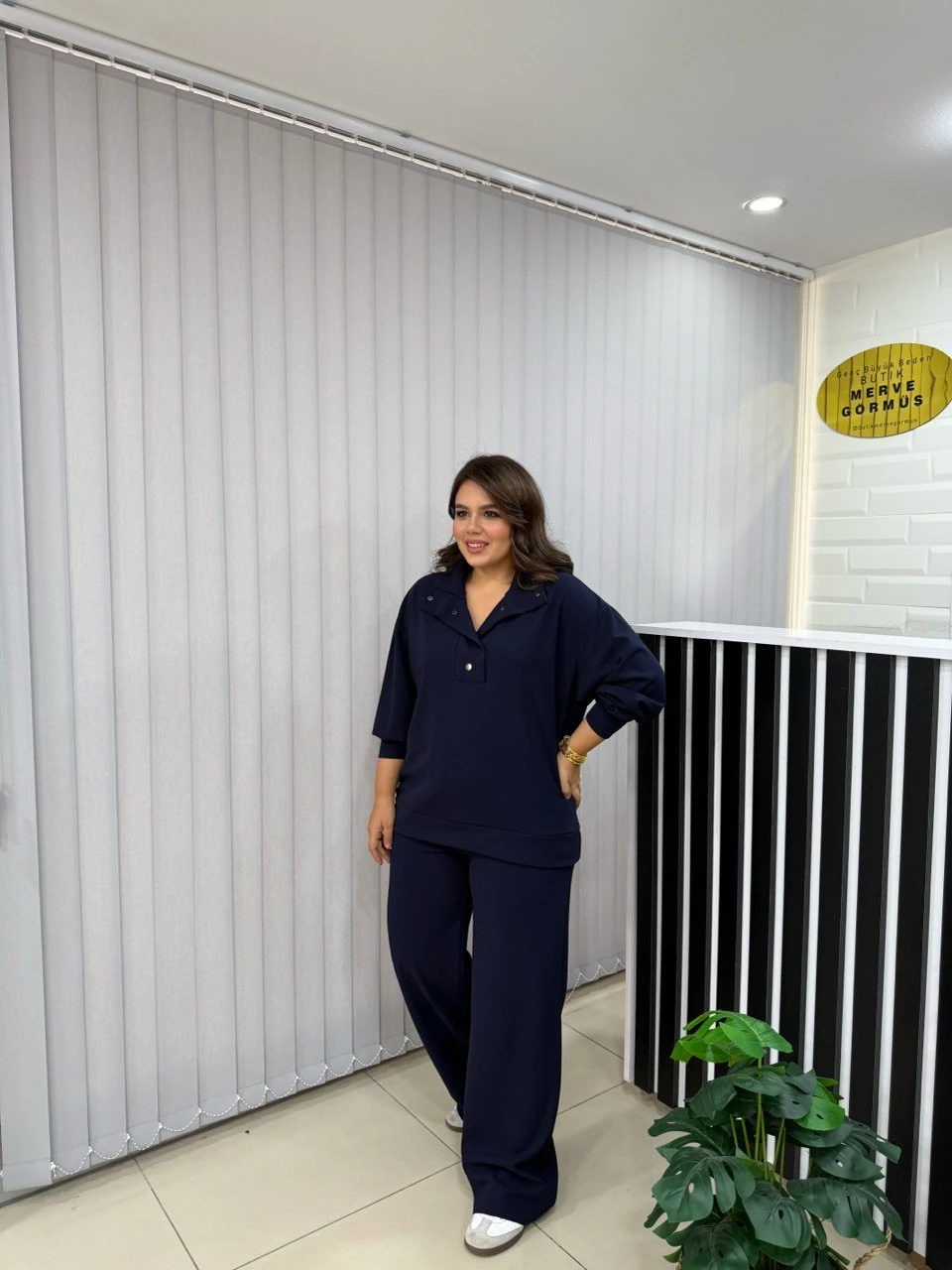 Yakası Çıtlı Likralı Krep Takım - Lacivert