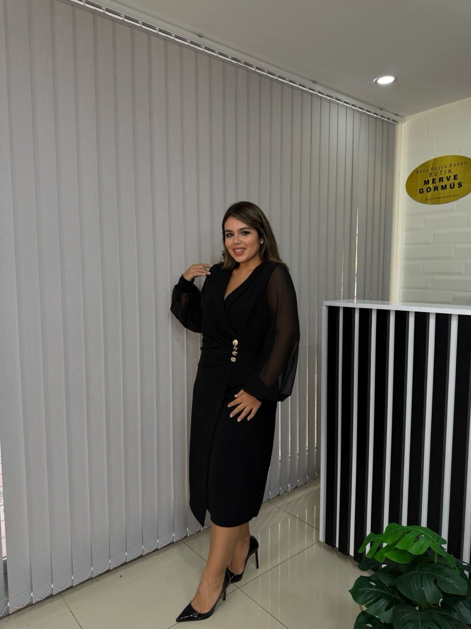 Gömlek Yaka Gold Detaylı Likralı Krep Elbise