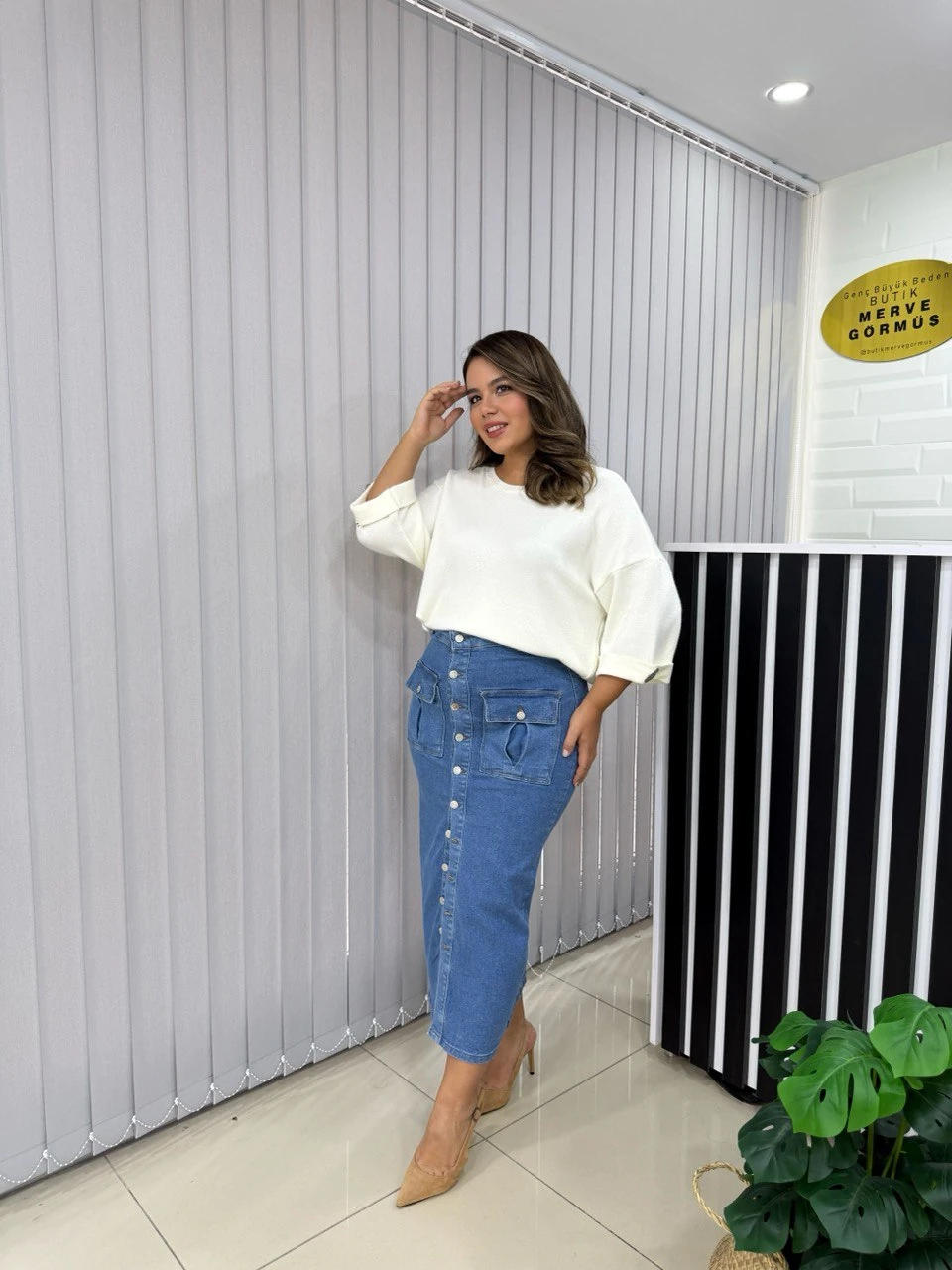 Önü Cepli Düğmeli Dar Kalıp Kot Etek