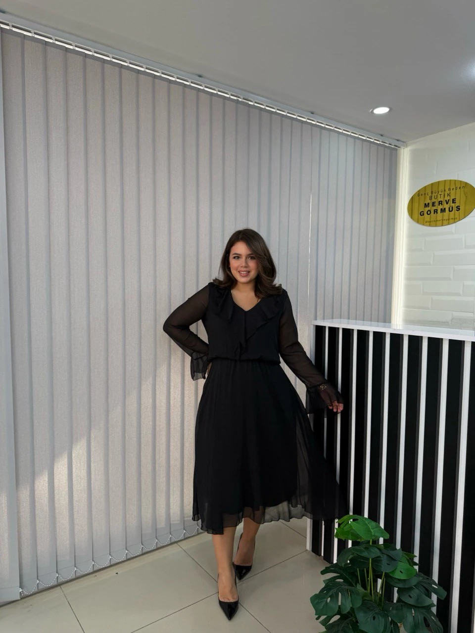 Coco Şifon Yaka ve Kol Volanlı Elbise