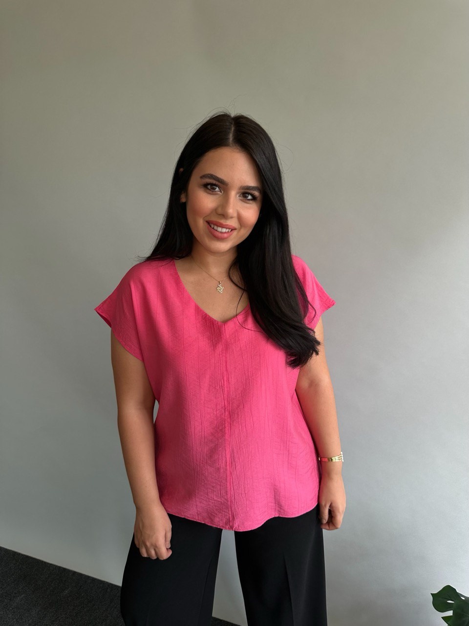 V Yaka Çilek Bluz - Pembe