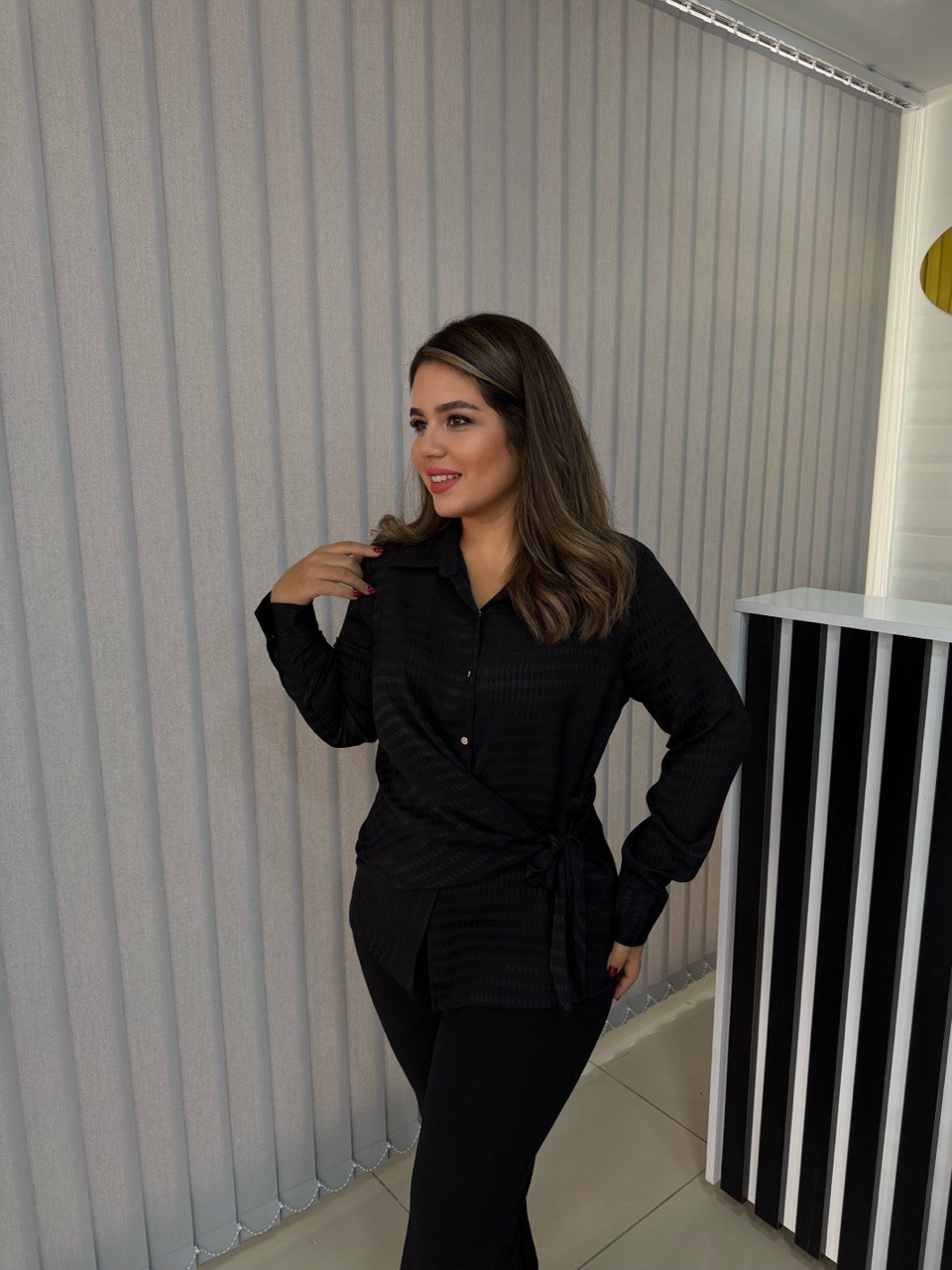 Mimoza Yandan Bağlamalı Gömlek - Siyah