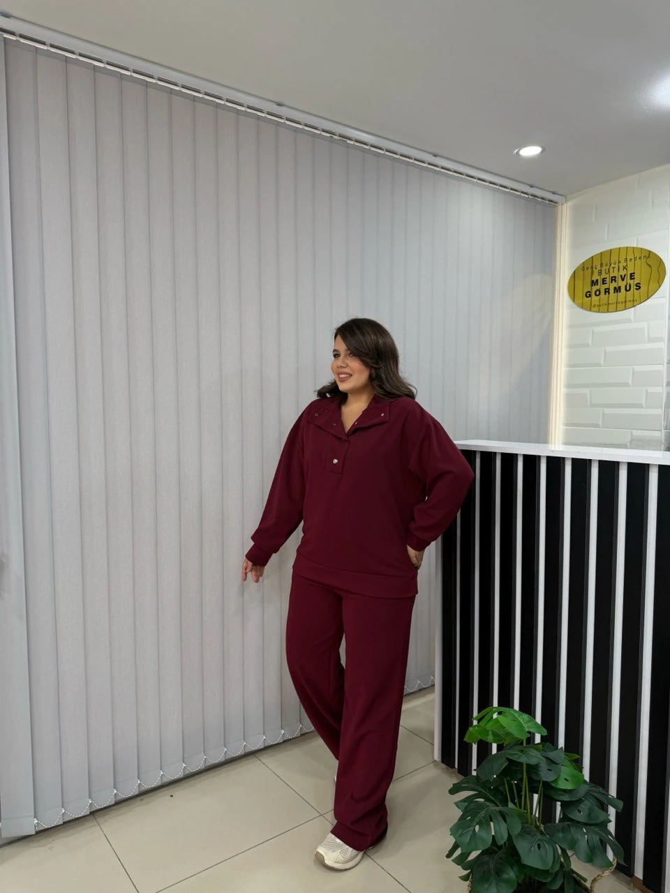 Yakası Çıtlı Likralı Krep Takım - Bordo