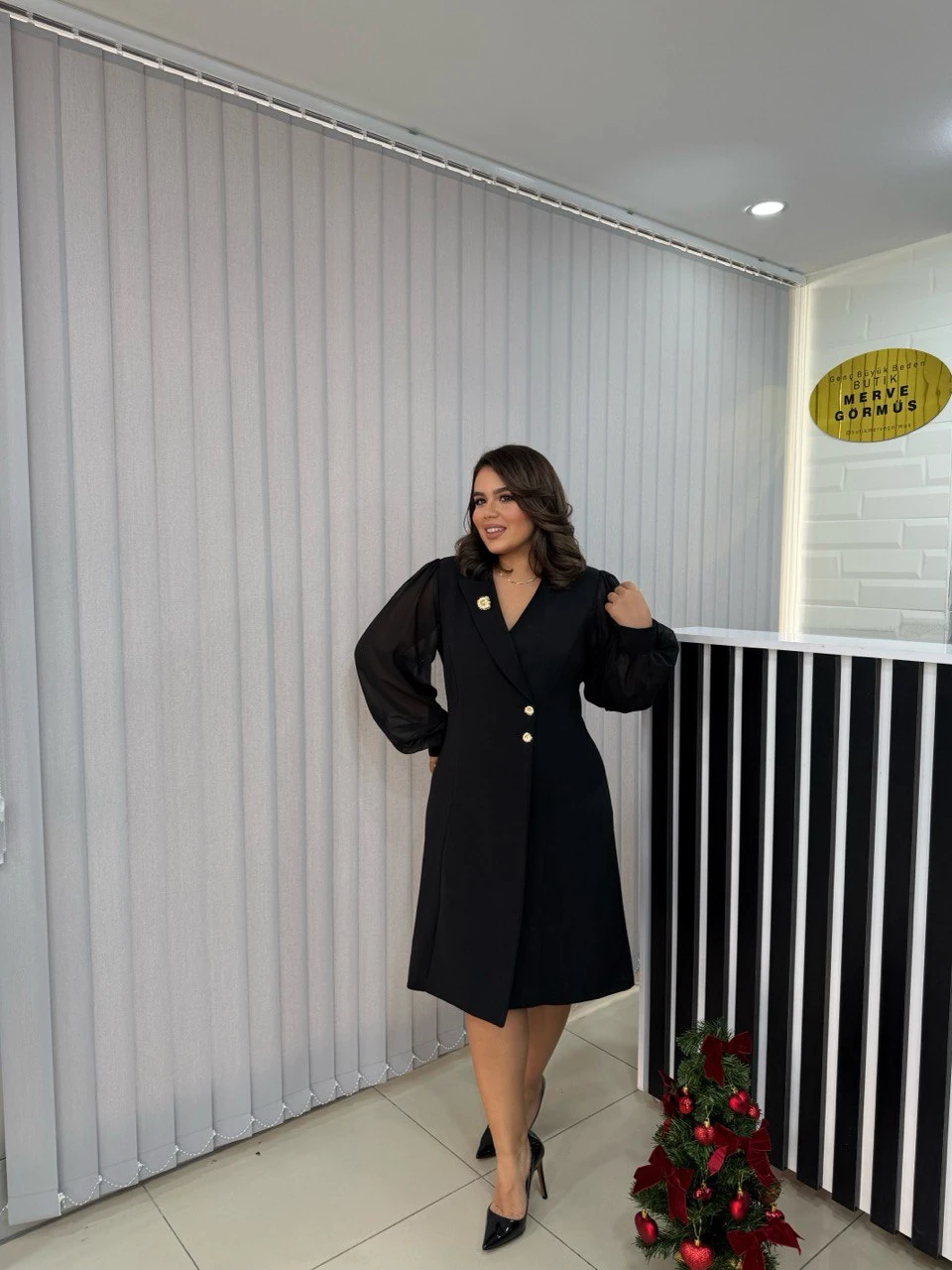 Broş Ceket Yaka Detaylı Elbise - Siyah