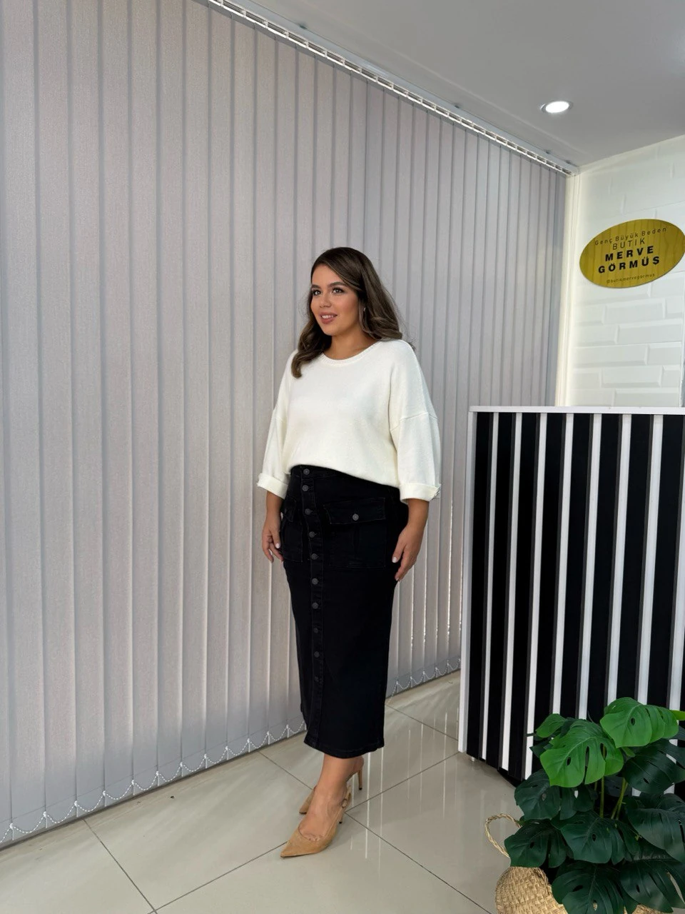 Önü Cepli Düğmeli Dar Kalıp Kot Etek