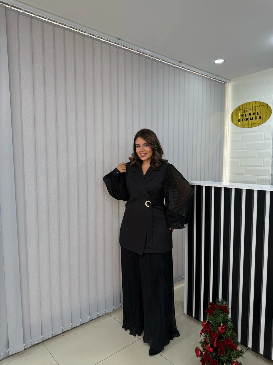 Şifon Pilise Garnili Lüks Tasarım Takım - Siyah