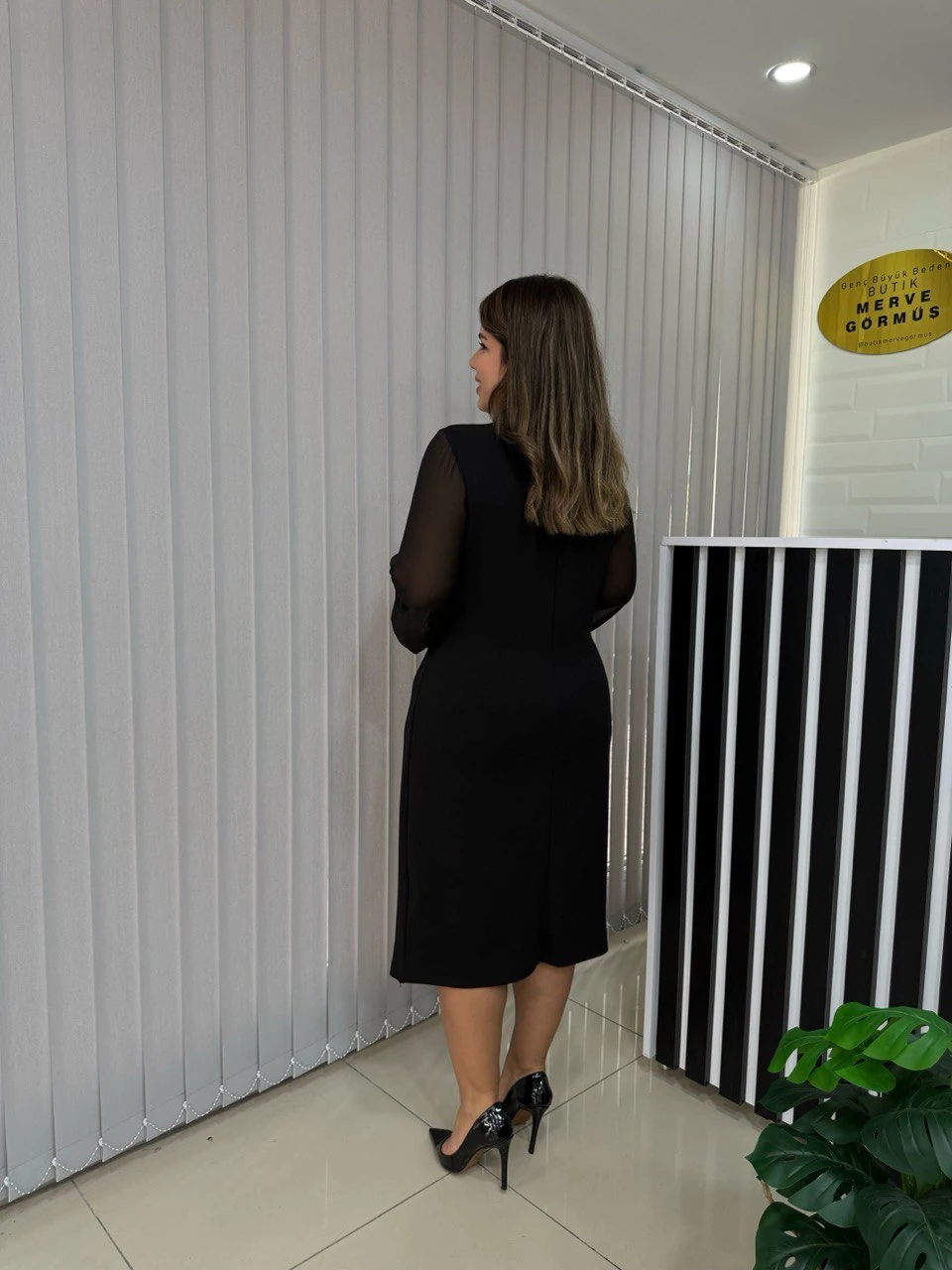 Gömlek Yaka Gold Detaylı Likralı Krep Elbise