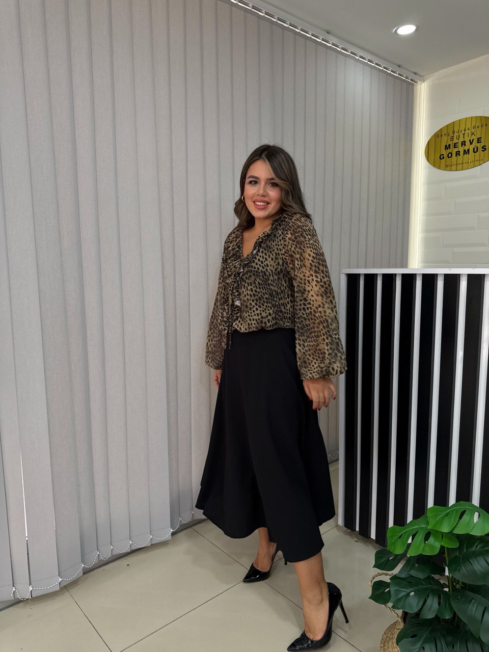 Premium Seri Yakası Volanlı Leopar Elbise