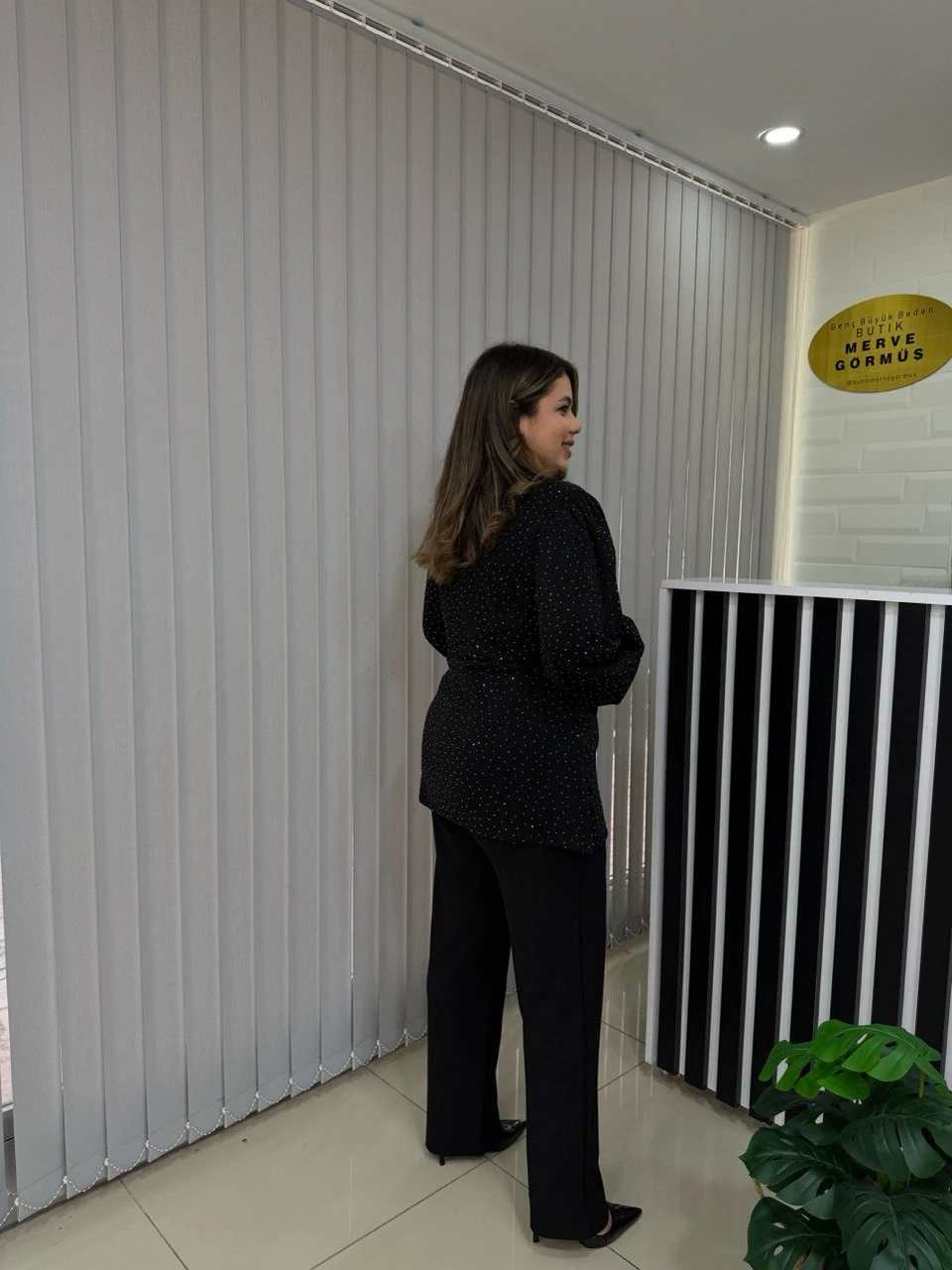 Burgu Detaylı Kruvaze Yaka Taşlı Likralı İkili Takım