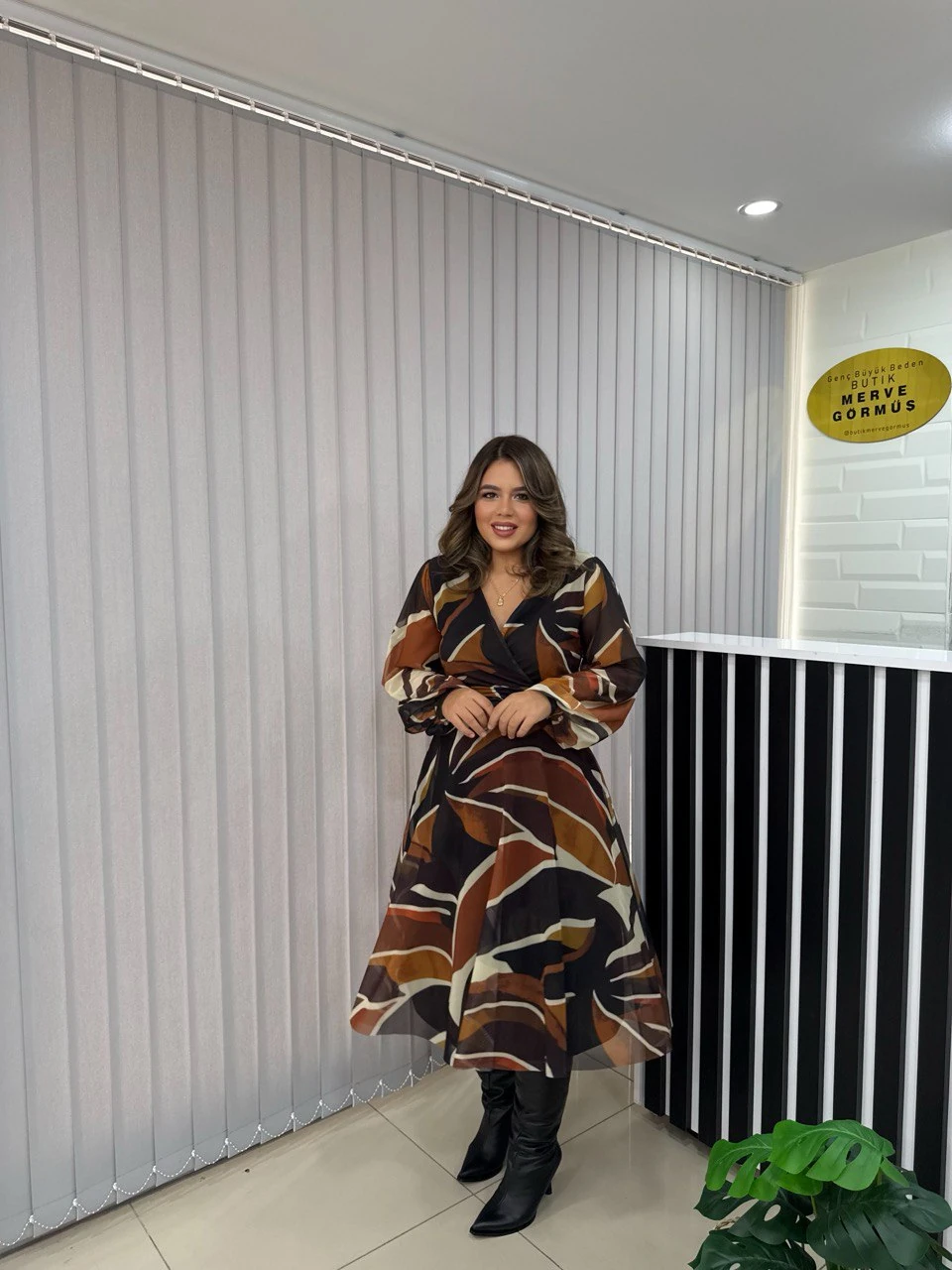 Kruvaze V Yaka Tül Elbise