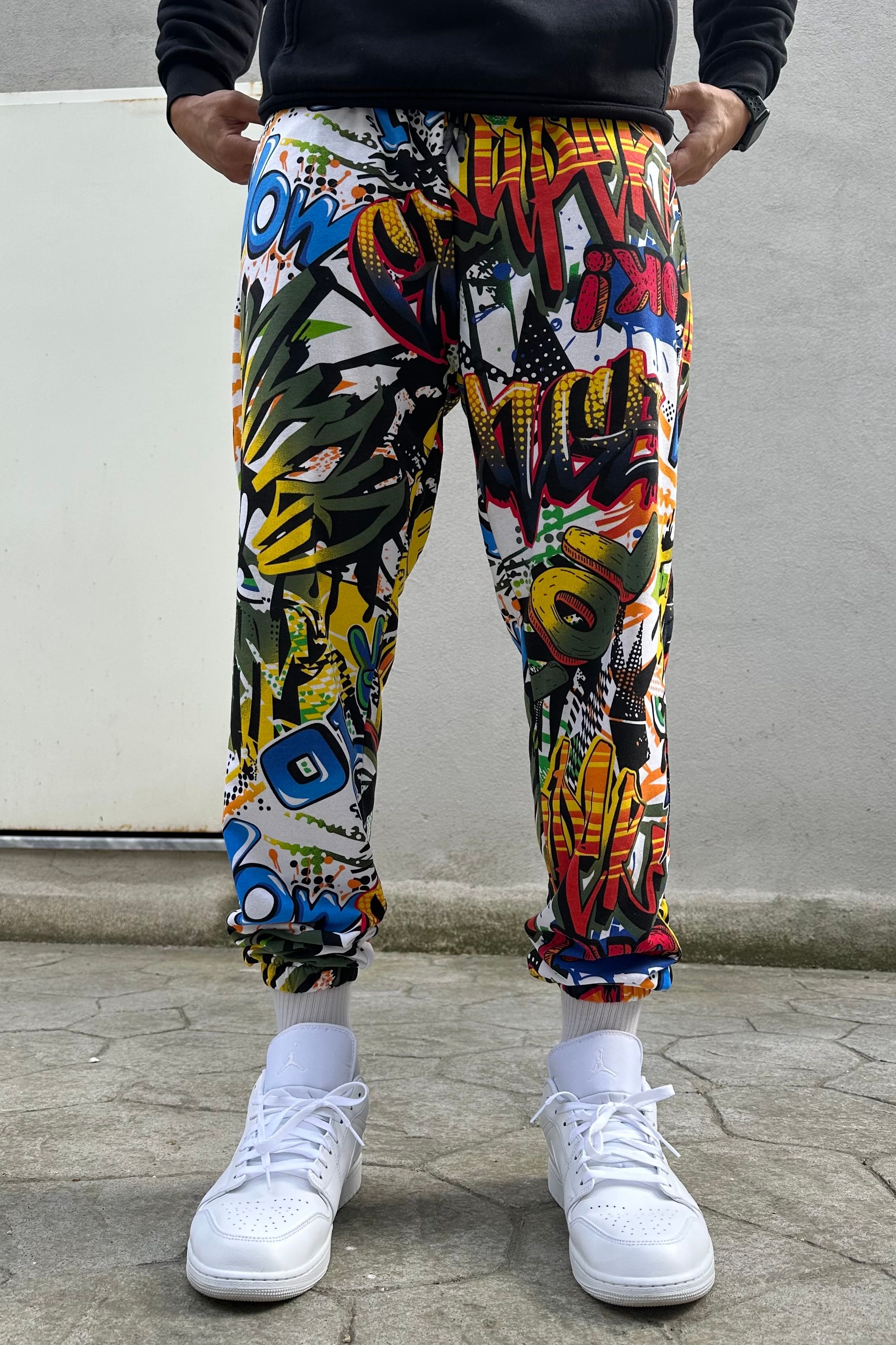 Unisex Bel ve Paça Lastikli Grafiti Jogger Pantolon