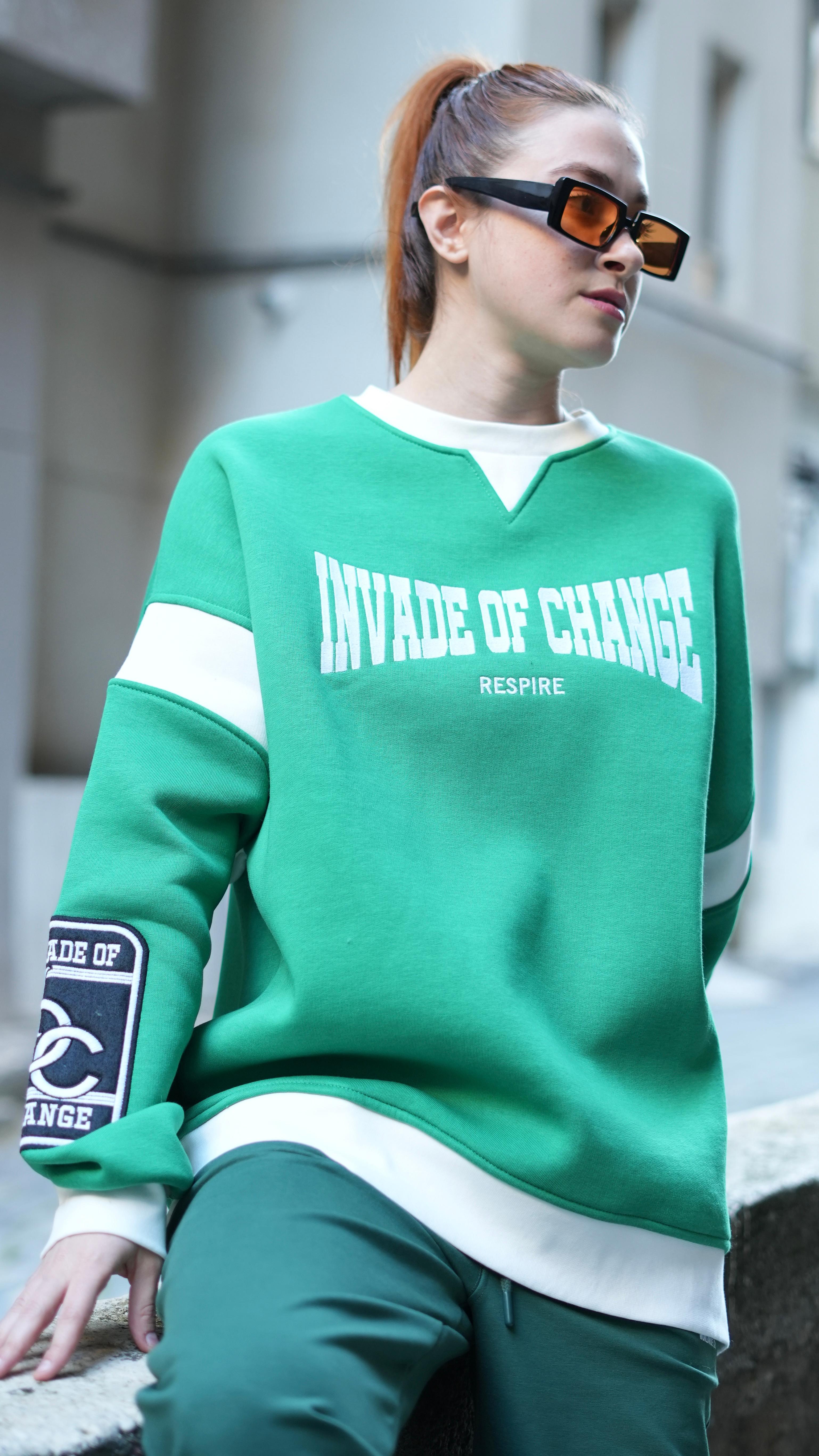 Oversize 'Invade of Change' Baskılı Unisex Sweatshirt - Yeşil