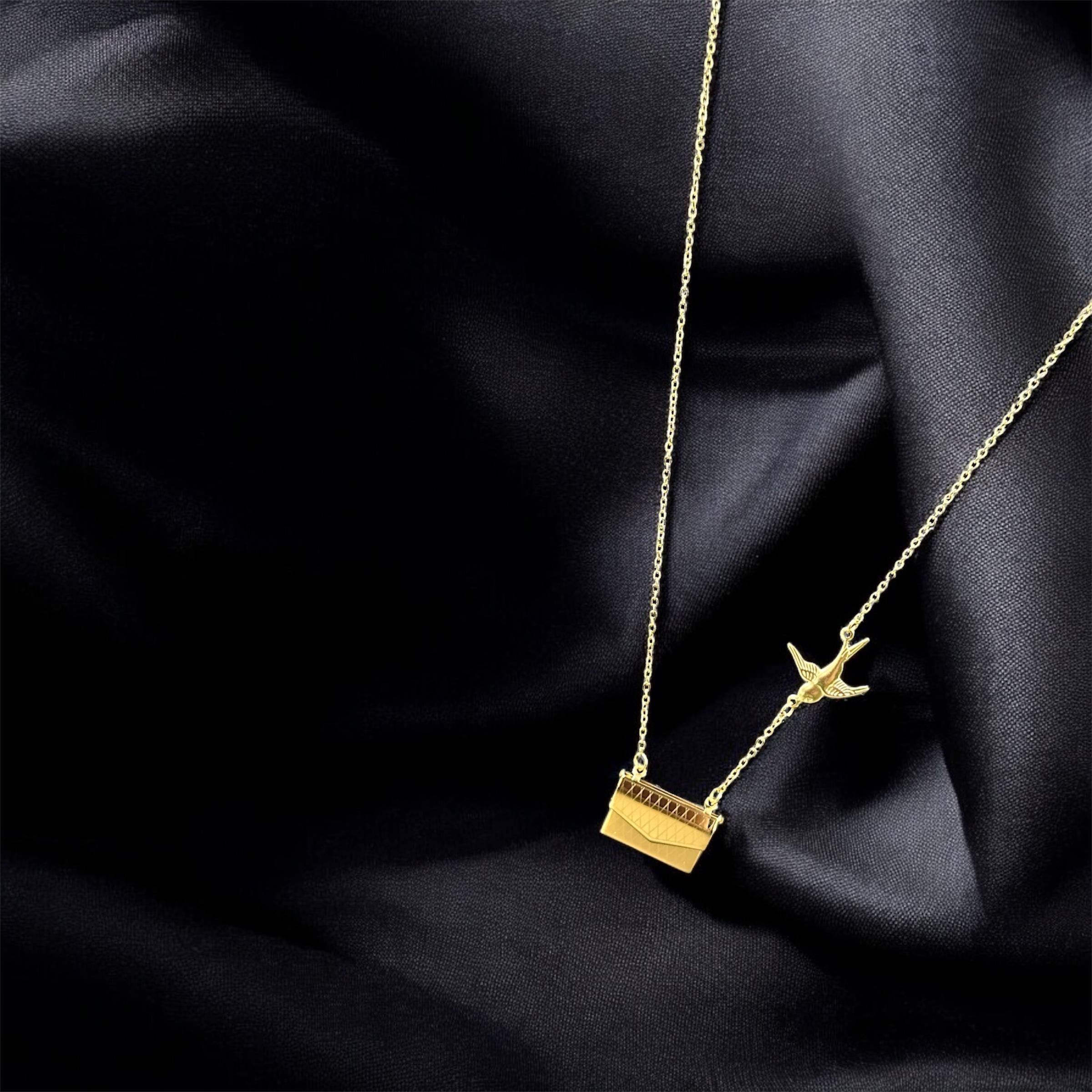 HABERCİ KUŞ AÇILAN ZARFLI ÇELİK KOLYE - Gold