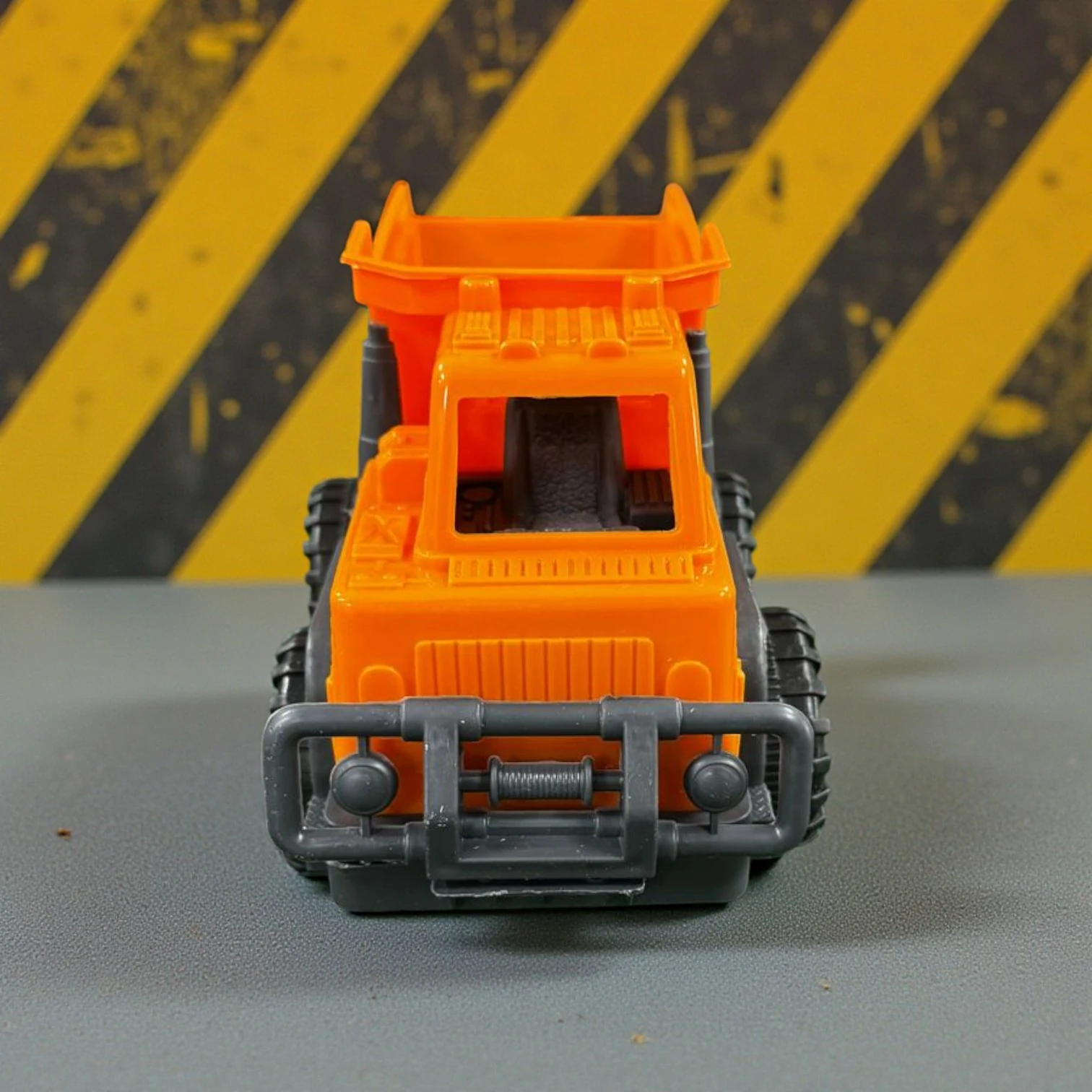 OYUNCAK SÜRTMELİ HARFİYAT KAMYONU 24X14 CM