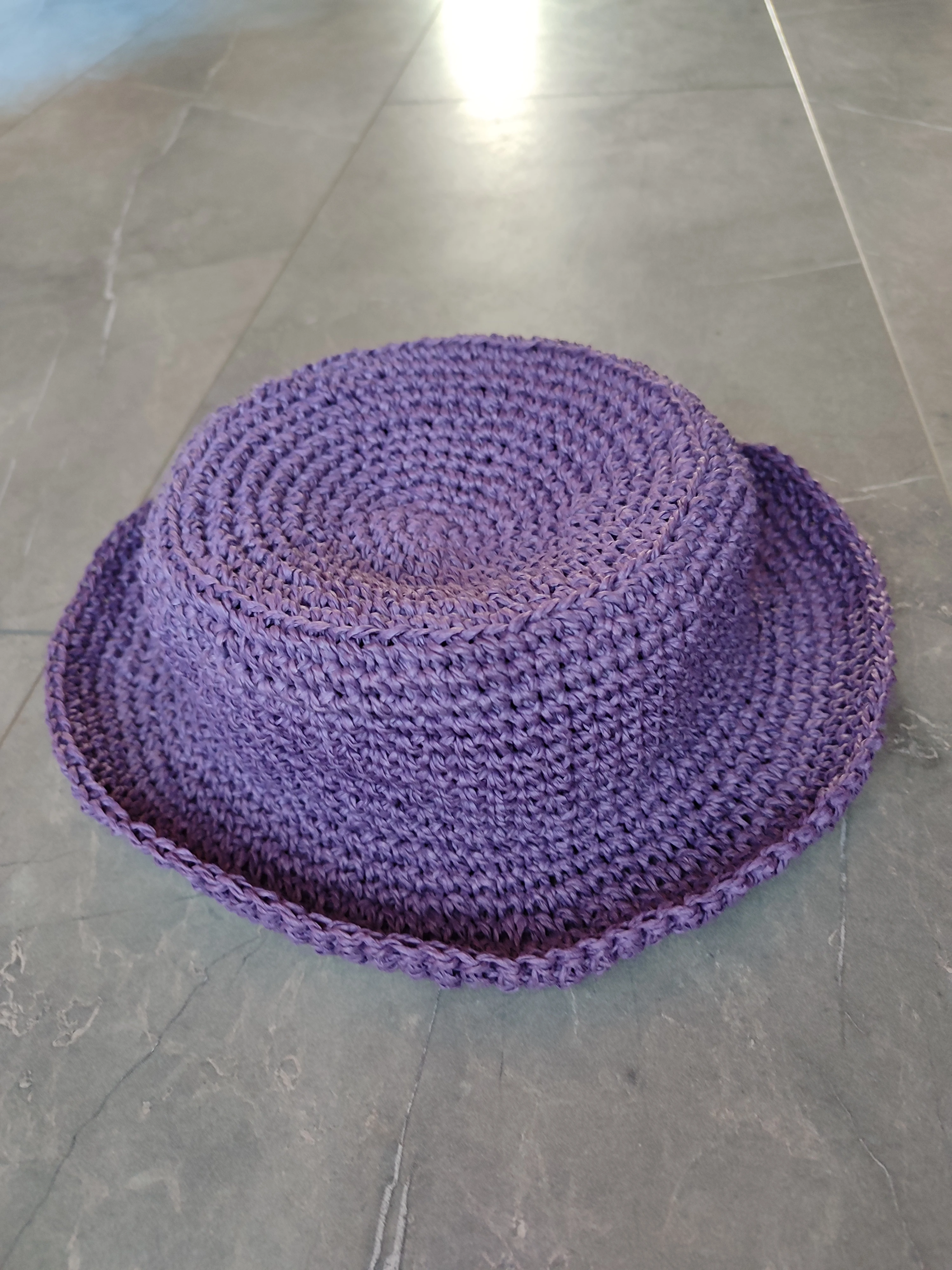 Mor renkli kagıt ip şapka