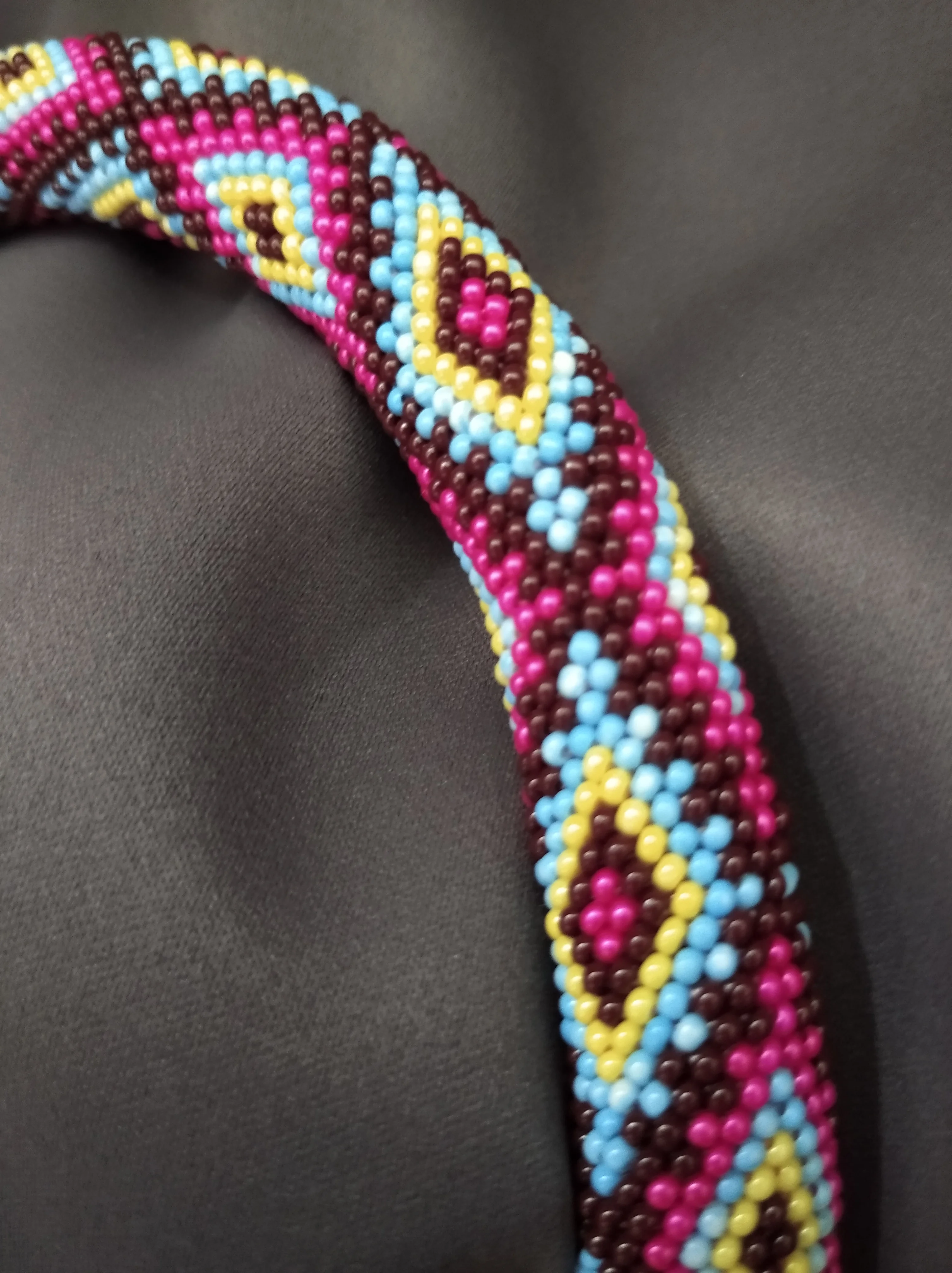 Etnik desenli boncuk kolye