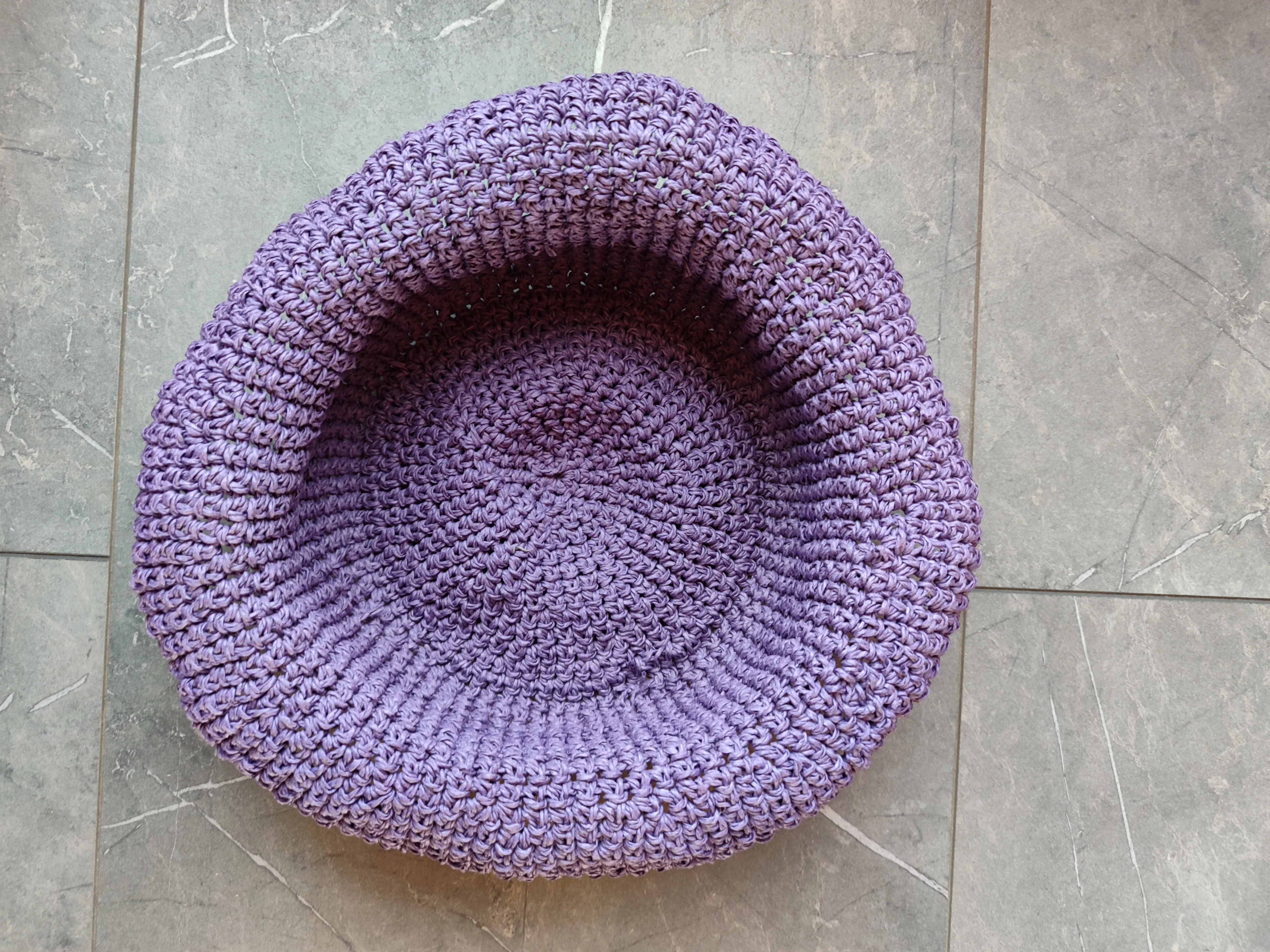 Mor renkli kagıt ip şapka