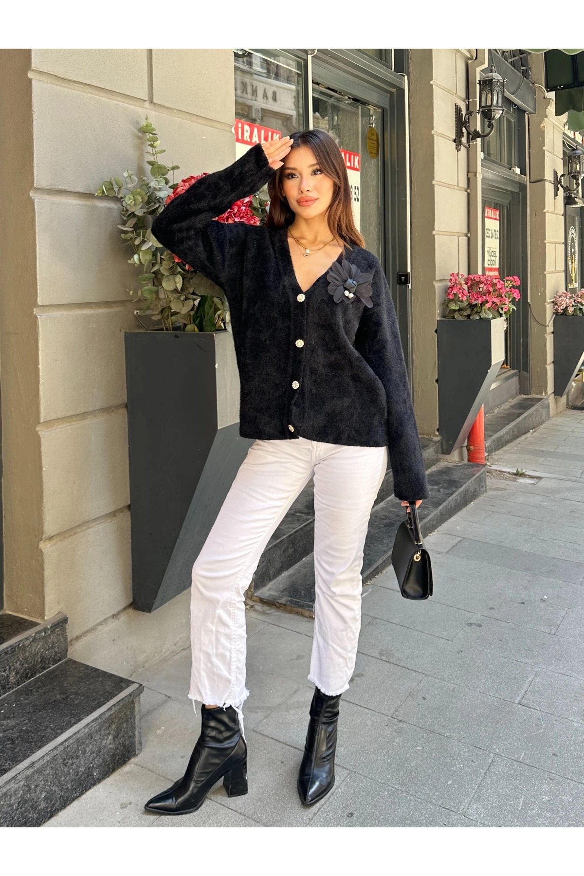 Çiçek Detaylı Triko Hırka