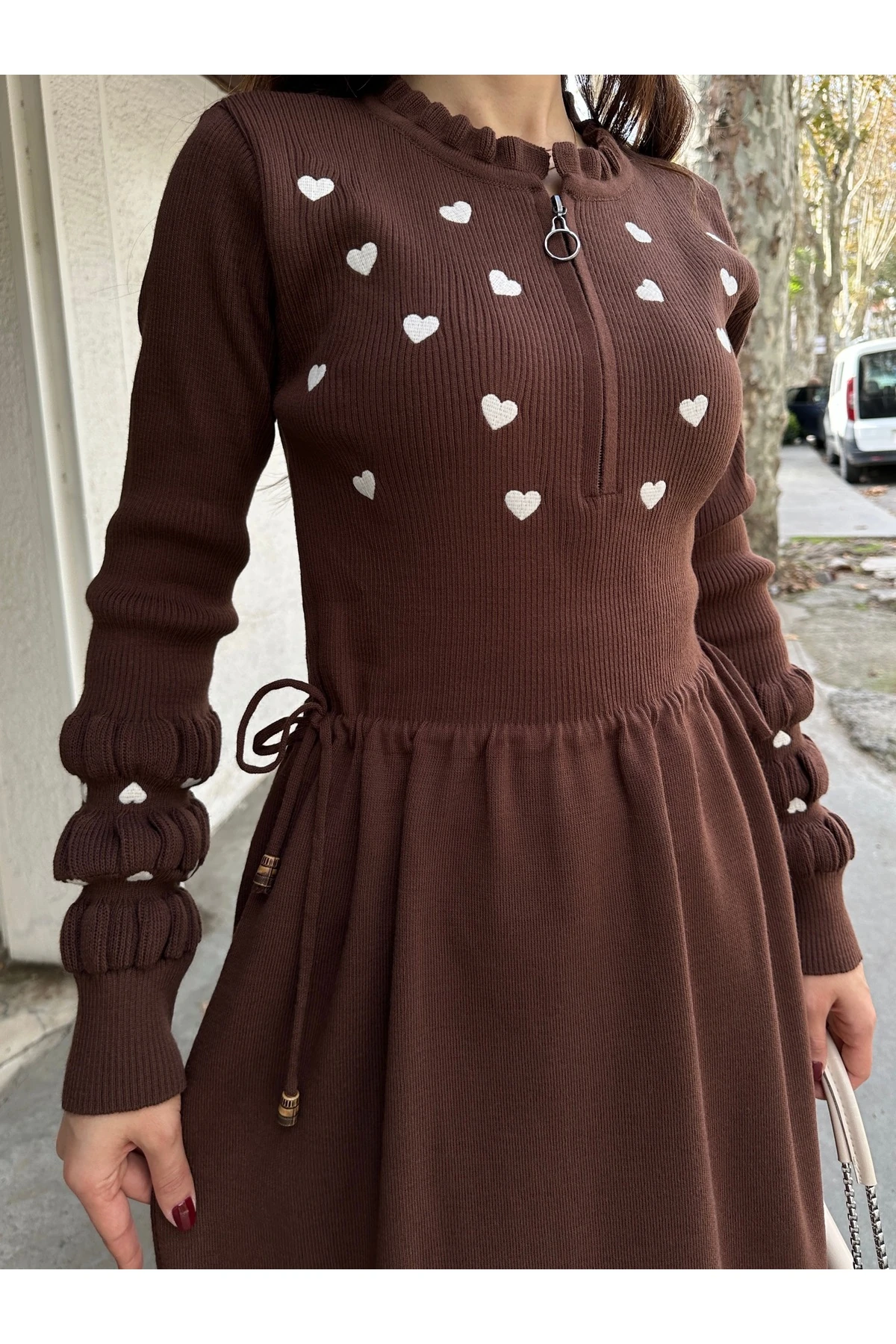 Kalp Nakışlı Şık Triko Elbise - Kahverengi