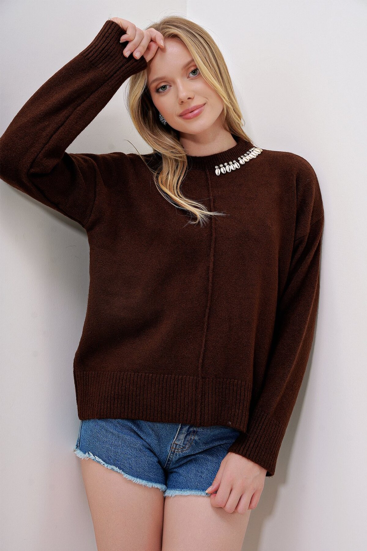 Taşlı Yaka Triko Kazak