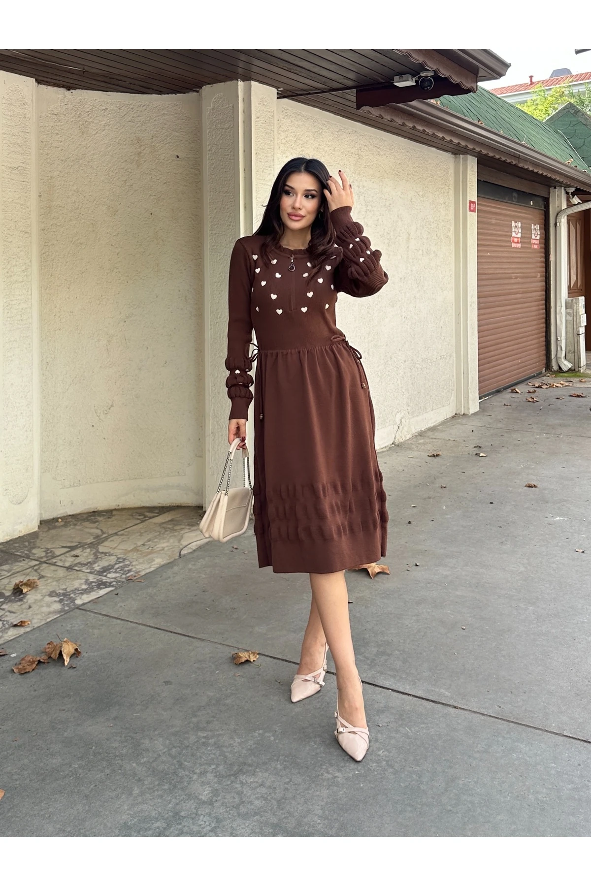 Kalp Nakışlı Şık Triko Elbise - Kahverengi