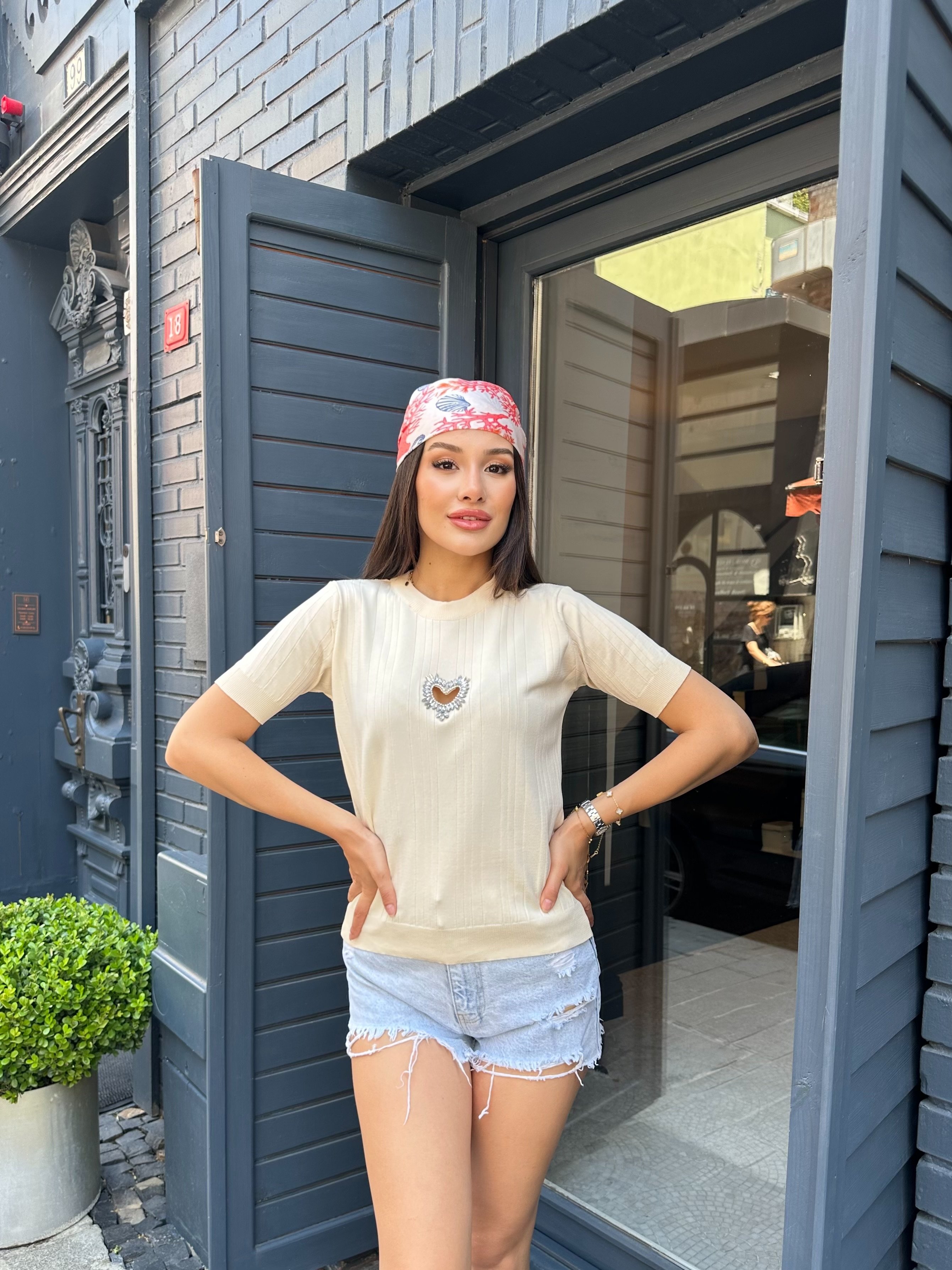 Kalp Detaylı T-Shirt - Krem