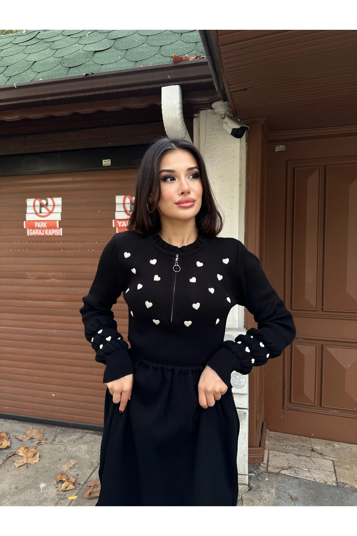 Kalp Nakışlı Şık Triko Elbise - Siyah