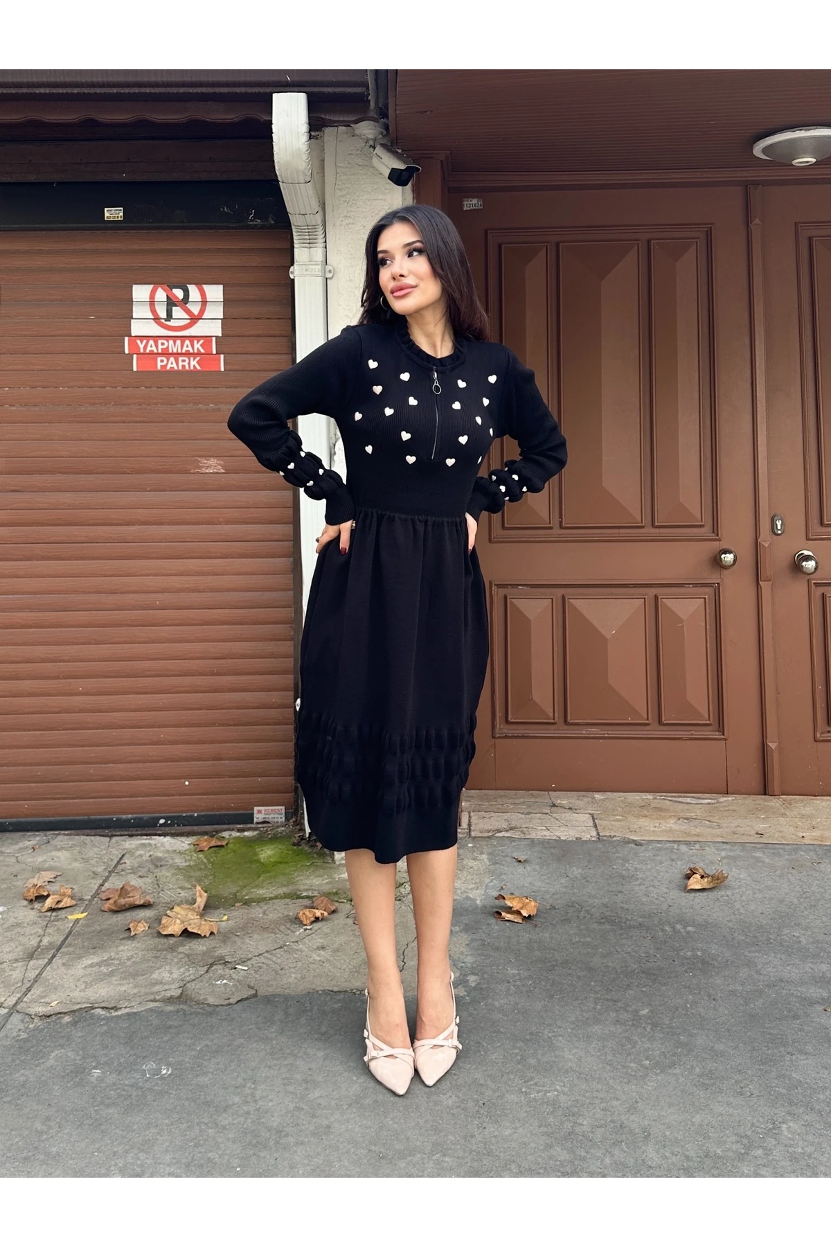 Kalp Nakışlı Şık Triko Elbise - Siyah