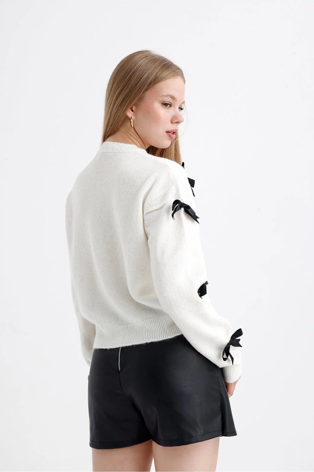 Fiyonk Detaylı Kazak - Beyaz