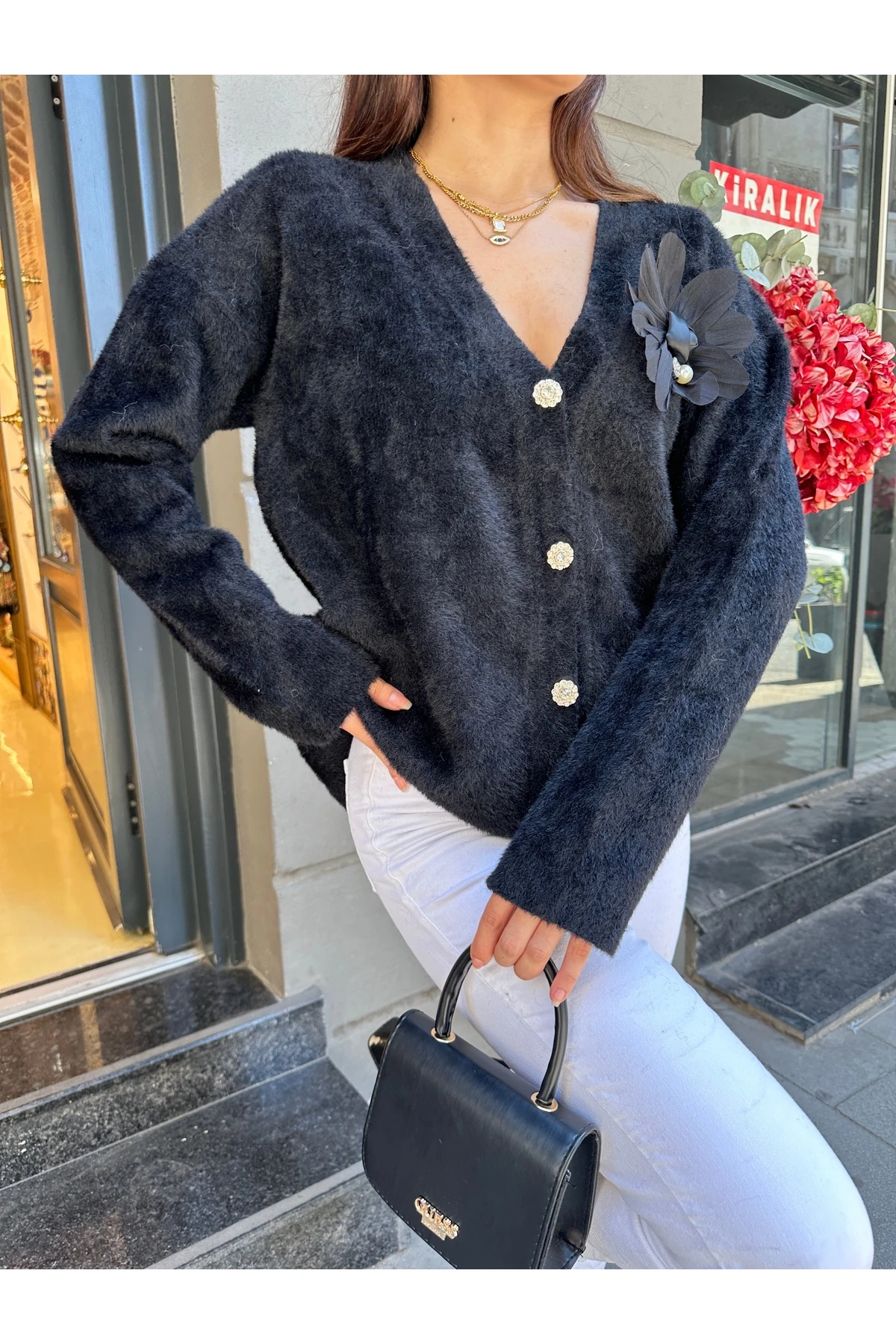 Çiçek Detaylı Triko Hırka