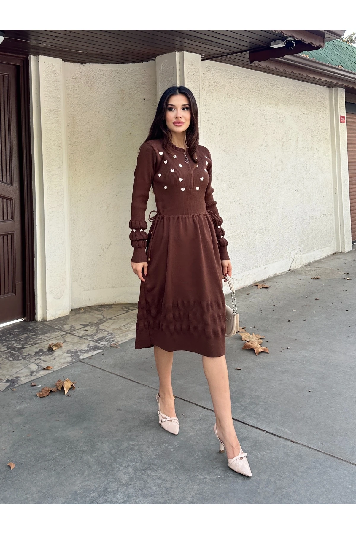 Kalp Nakışlı Şık Triko Elbise - Kahverengi