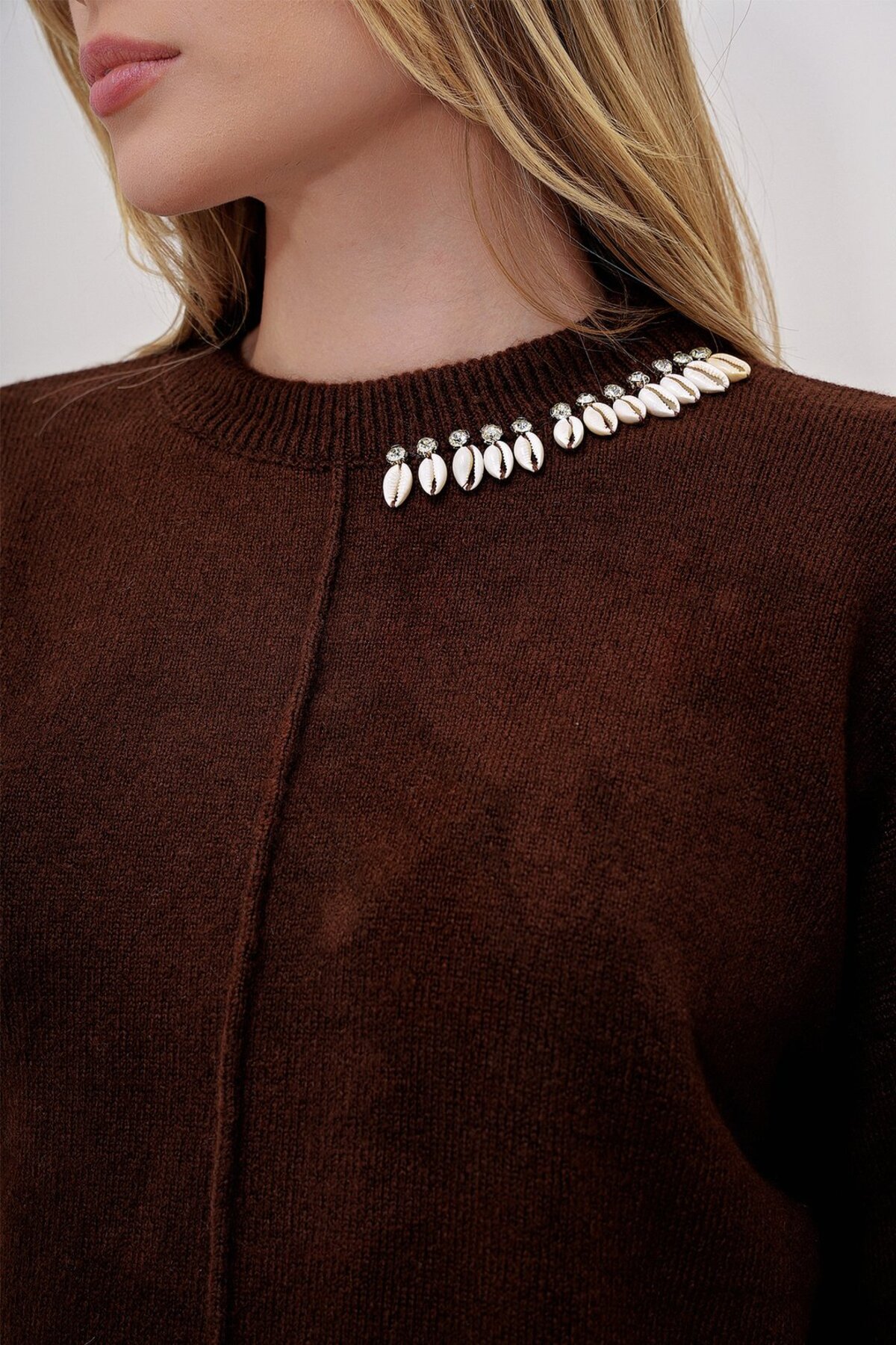 Taşlı Yaka Triko Kazak