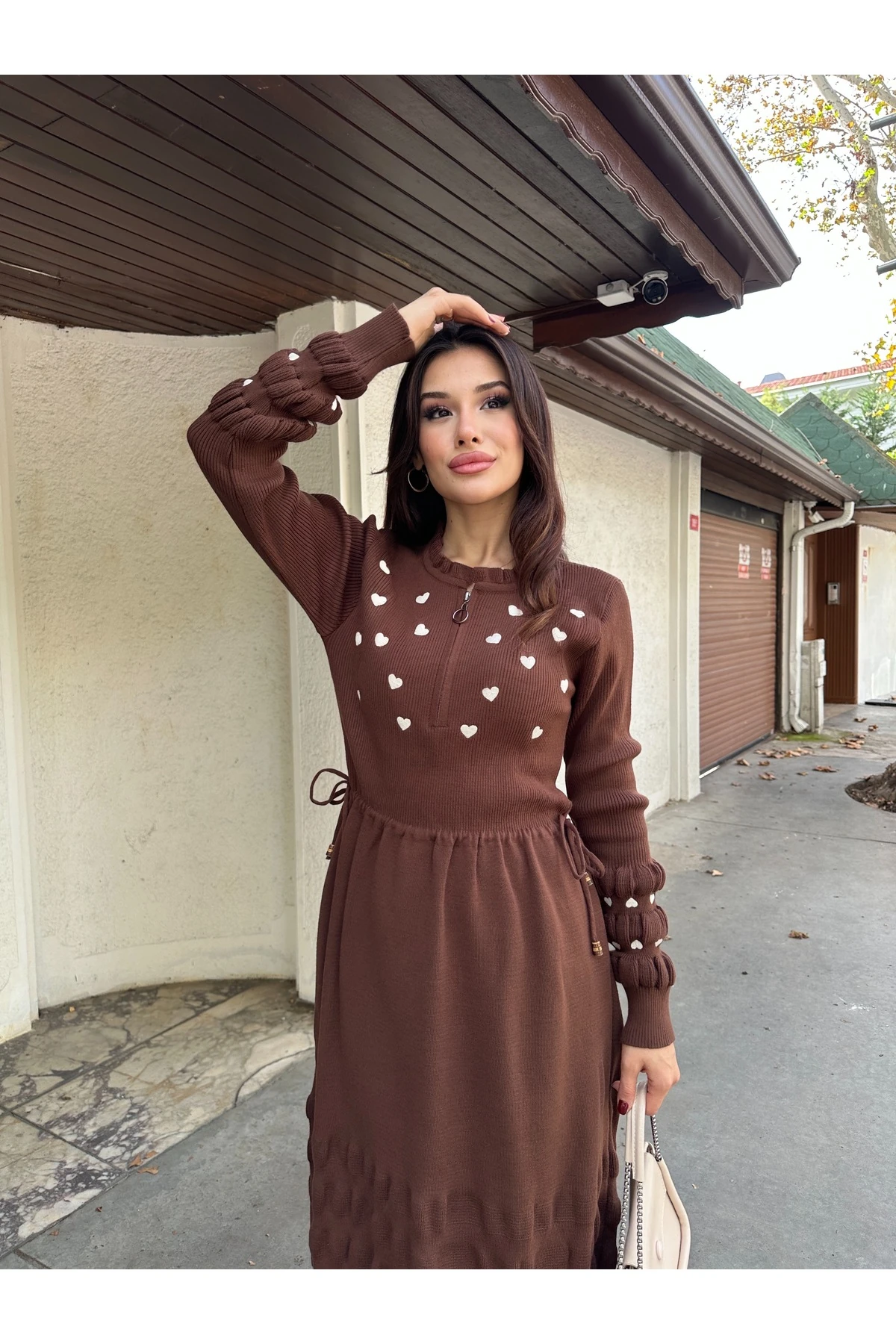 Kalp Nakışlı Şık Triko Elbise - Kahverengi