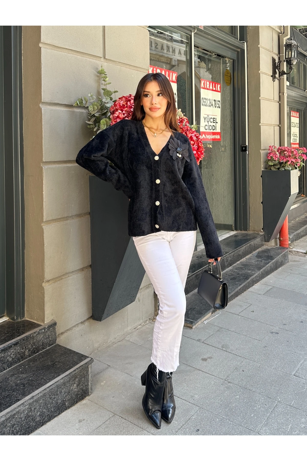 Çiçek Detaylı Triko Hırka