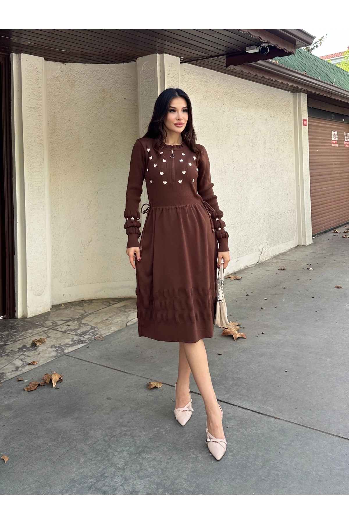Kalp Nakışlı Şık Triko Elbise - Kahverengi