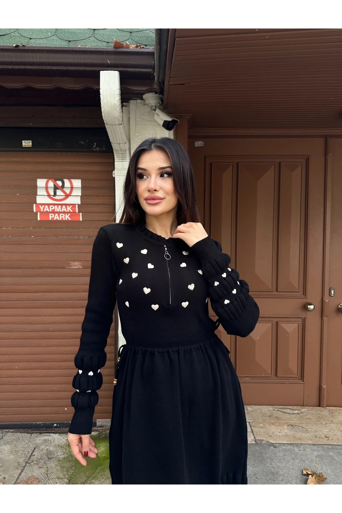 Kalp Nakışlı Şık Triko Elbise - Siyah