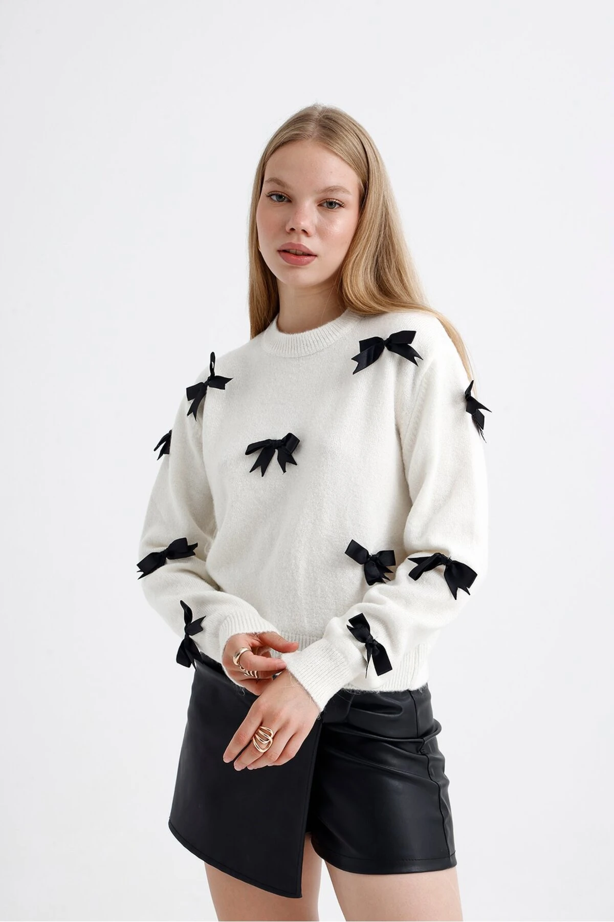 Fiyonk Detaylı Kazak - Beyaz