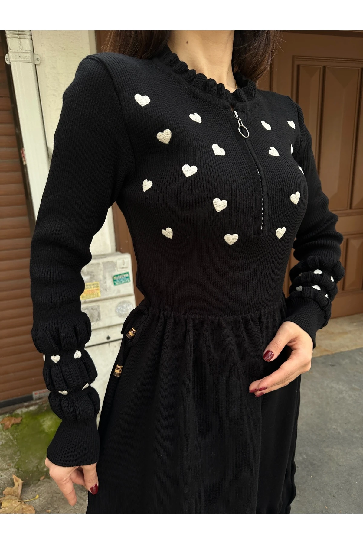 Kalp Nakışlı Şık Triko Elbise - Siyah