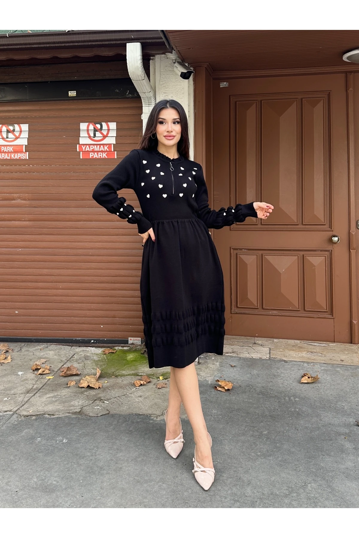 Kalp Nakışlı Şık Triko Elbise - Siyah