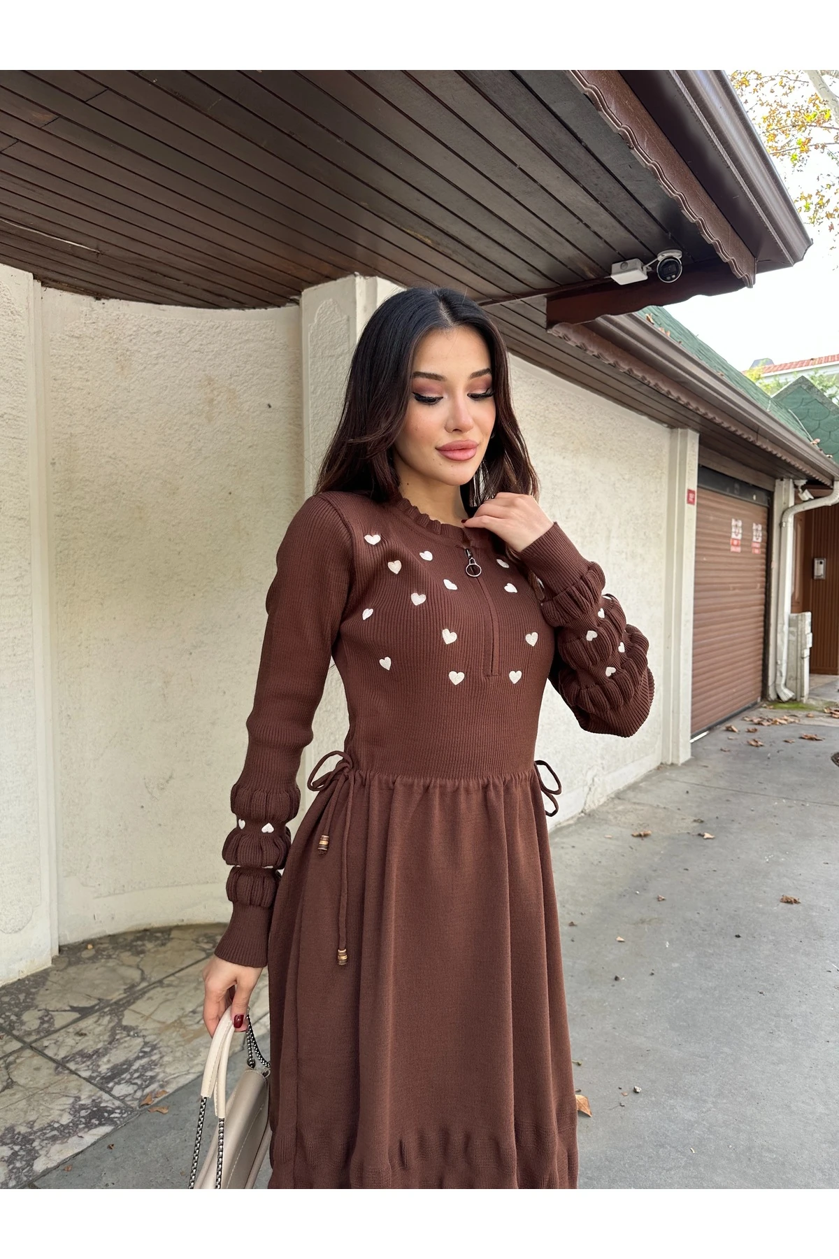 Kalp Nakışlı Şık Triko Elbise - Kahverengi