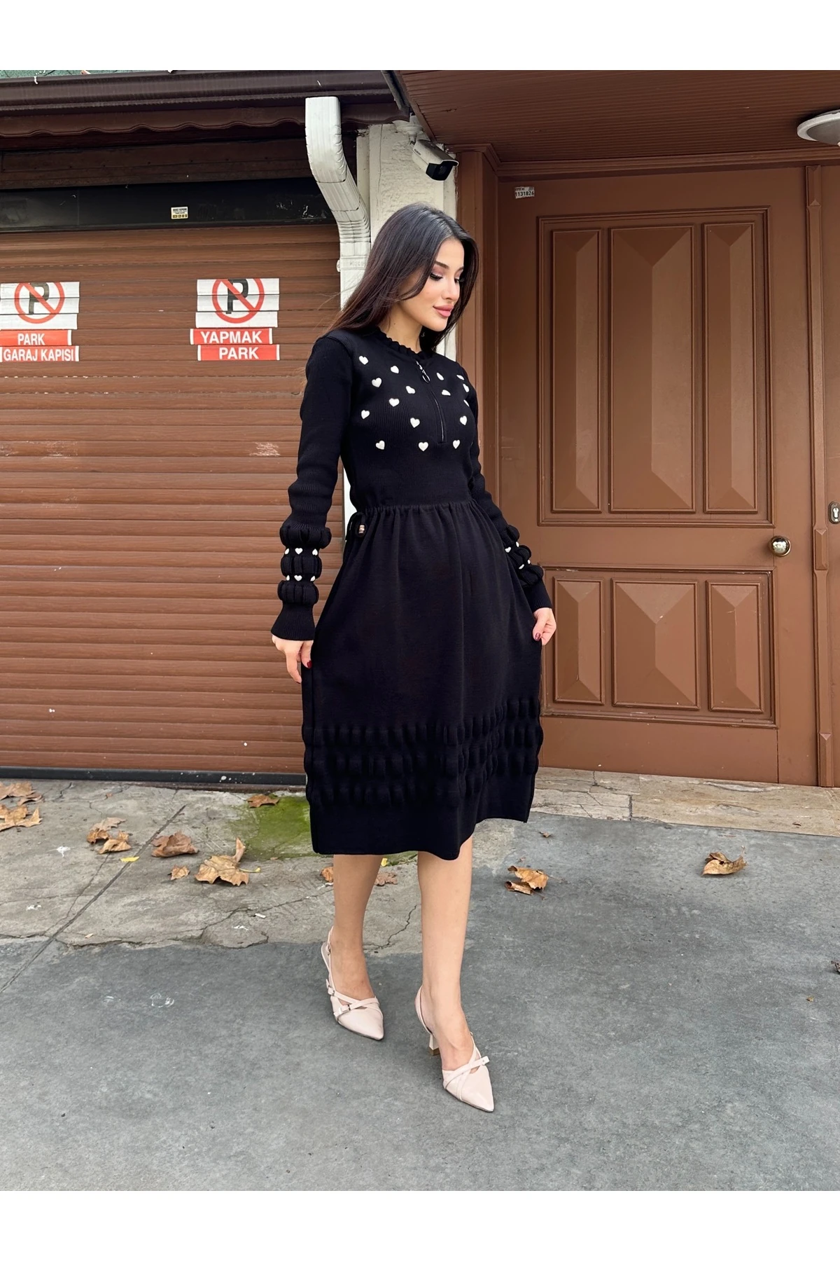 Kalp Nakışlı Şık Triko Elbise - Siyah