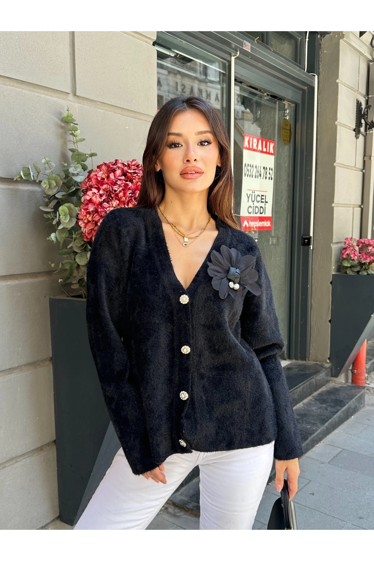 Çiçek Detaylı Triko Hırka