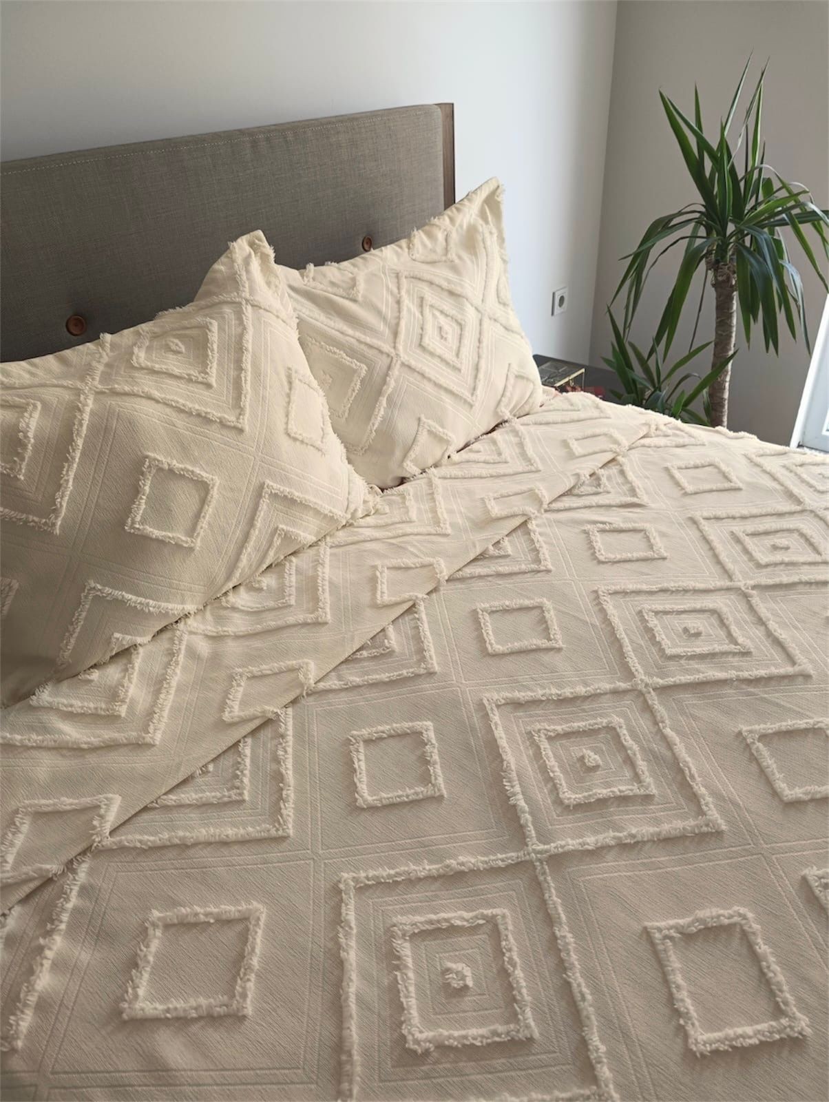 İSKANDİNAV ÇİFT KİŞİLİK YATAK ÖRTÜSÜ TAKIMI 240X250 - BEJ -