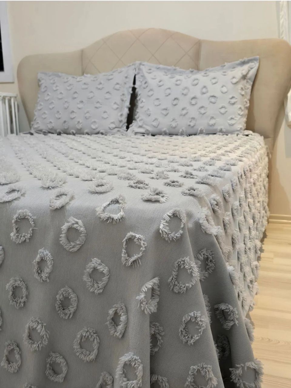 DELUX PONPON ÇİFT KİŞİLİK YATAK ÖRTÜSÜ TAKIMI 240X250 - GRİ -