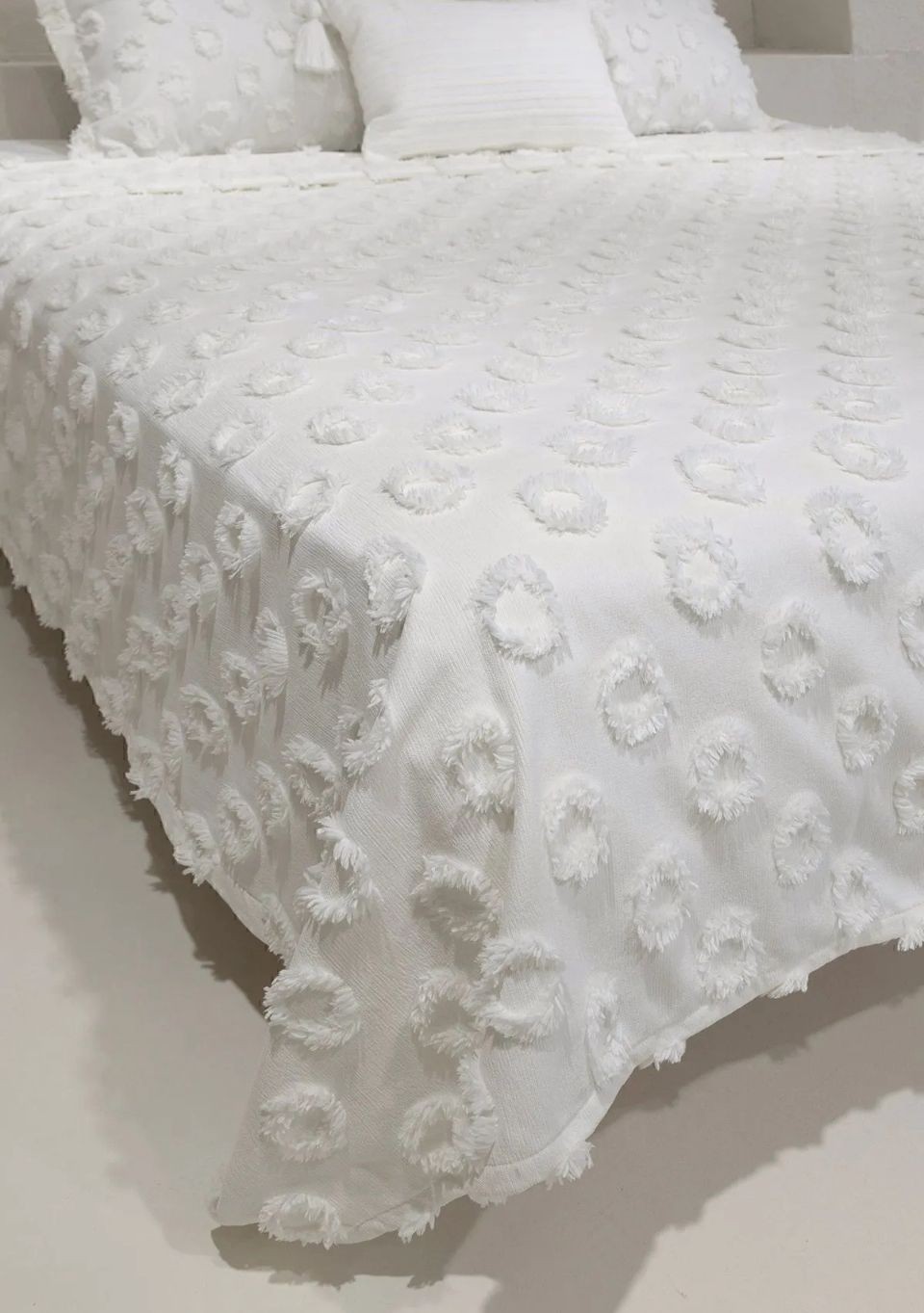 DELUX PONPON ÇİFT KİŞİLİK YATAK ÖRTÜSÜ TAKIMI 240X250 - EKRU -