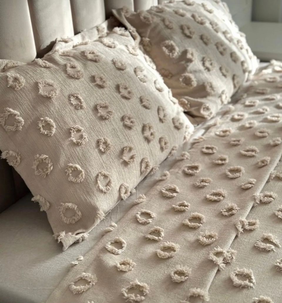 DELUX PONPON ÇİFT KİŞİLİK YATAK ÖRTÜSÜ TAKIMI 240X250 - BEJ -